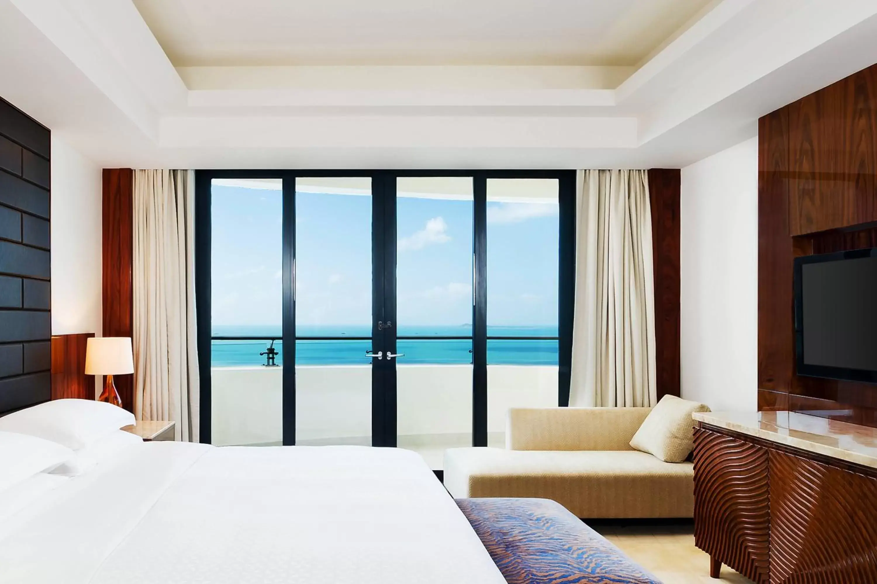 Photo of the whole room, Sea View in Four Points by Sheraton Hainan, Sanya