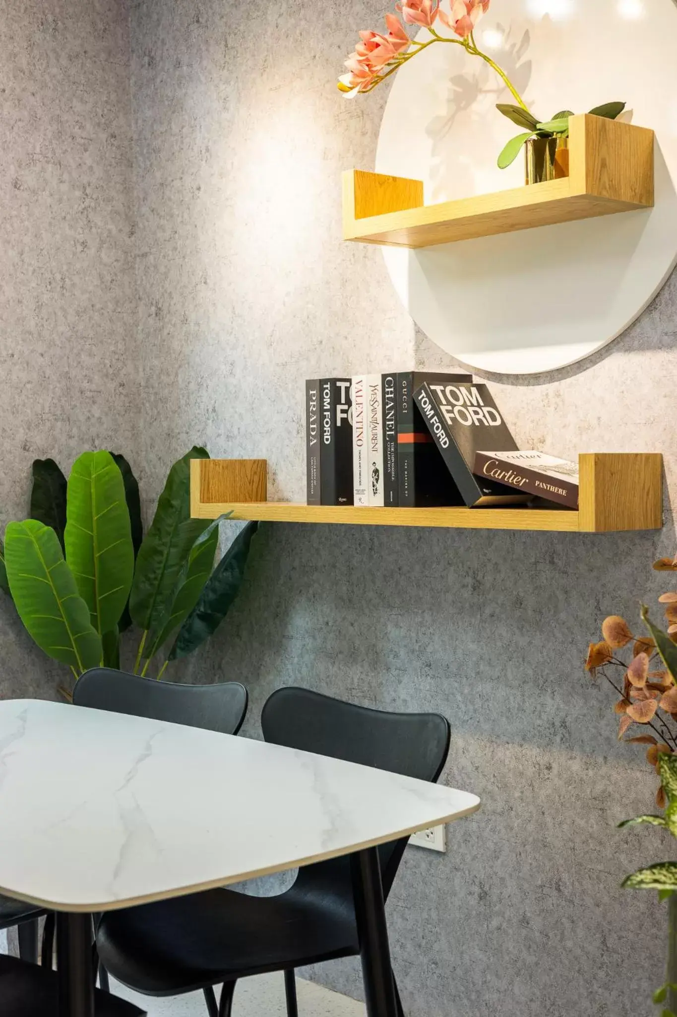 Restaurant/places to eat in Crescendo Boutique Studio Restaurant/places to eat in Crescendo Boutique Studio