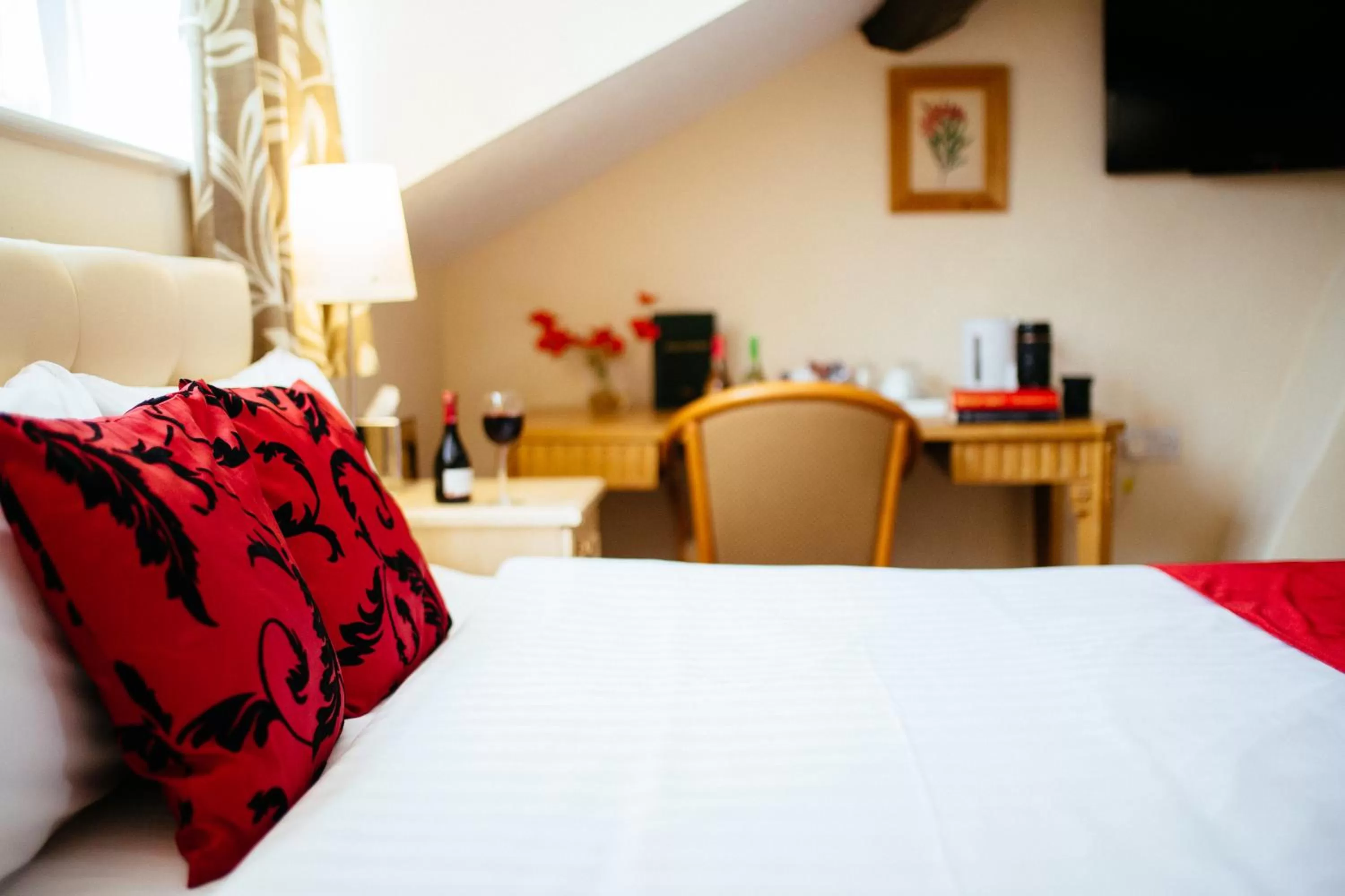 Bedroom, Bed in Pymgate Lodge Hotel Manchester Airport