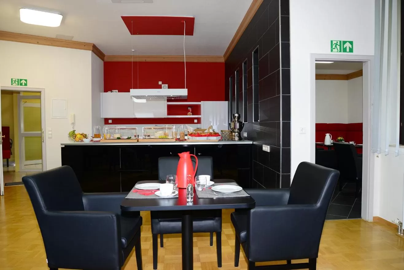 Buffet breakfast in Residence am Weinberg / Travellers Hotelbetriebs GmbH