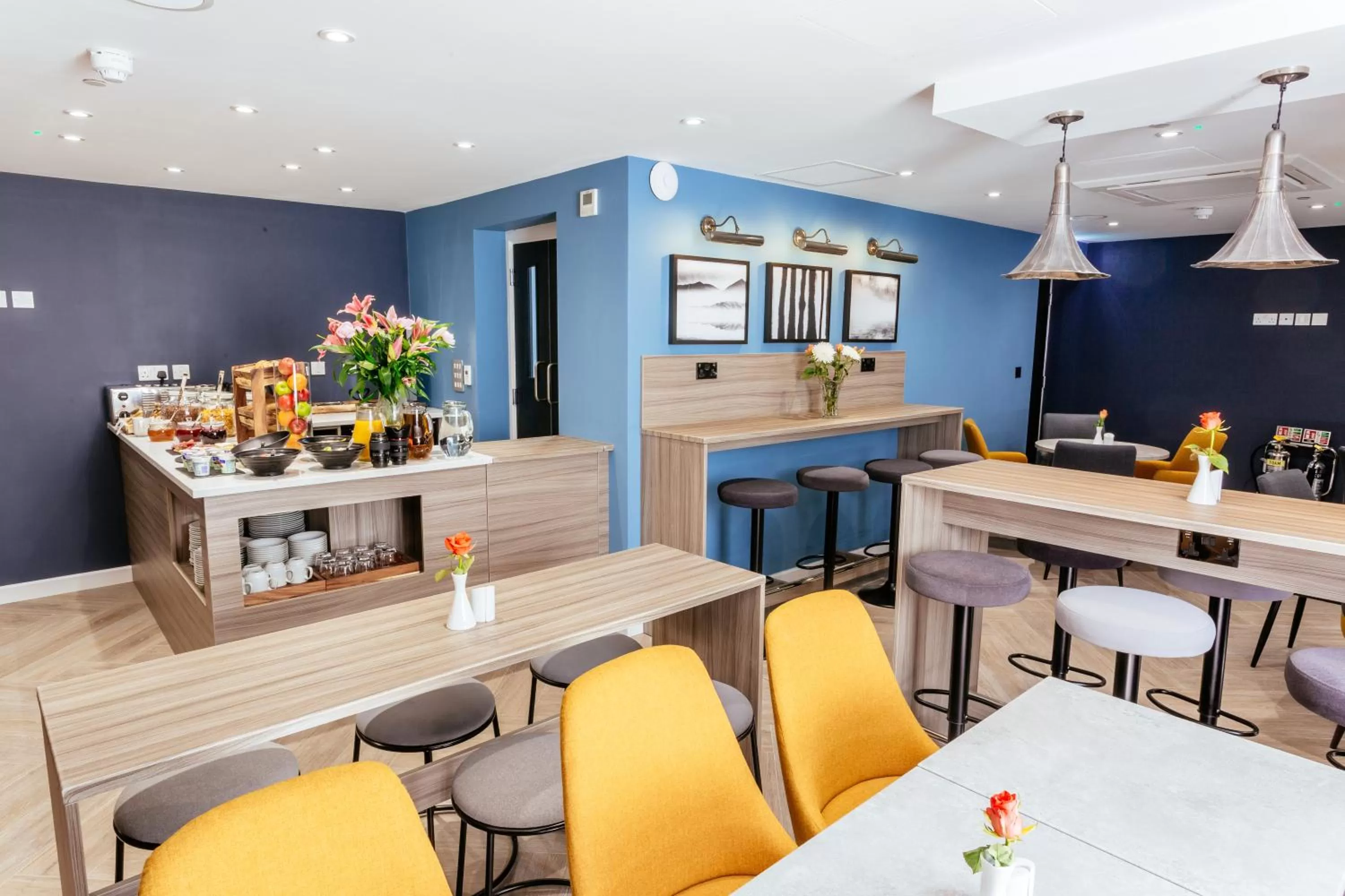 Lounge or bar in Oliver Plaza Hotel