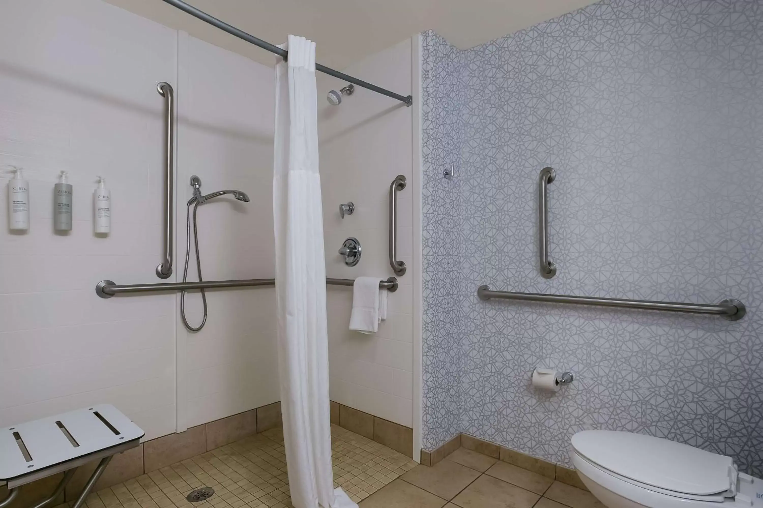 Shower, Bathroom in Hampton Inn & Suites Wilmington Christiana