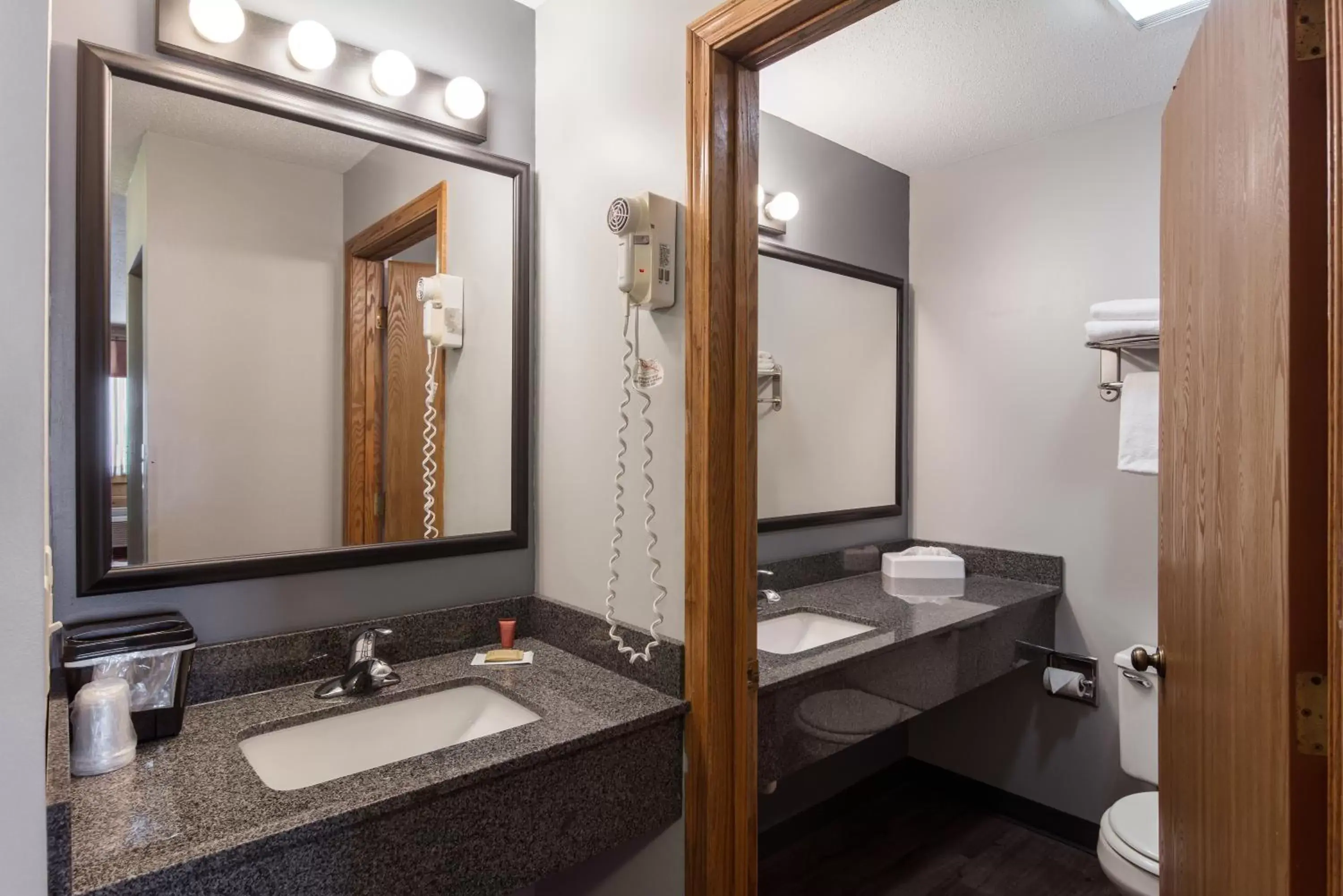 Toilet, Bathroom in Boarders Inn & Suites by Cobblestone Hotels - Superior/Duluth