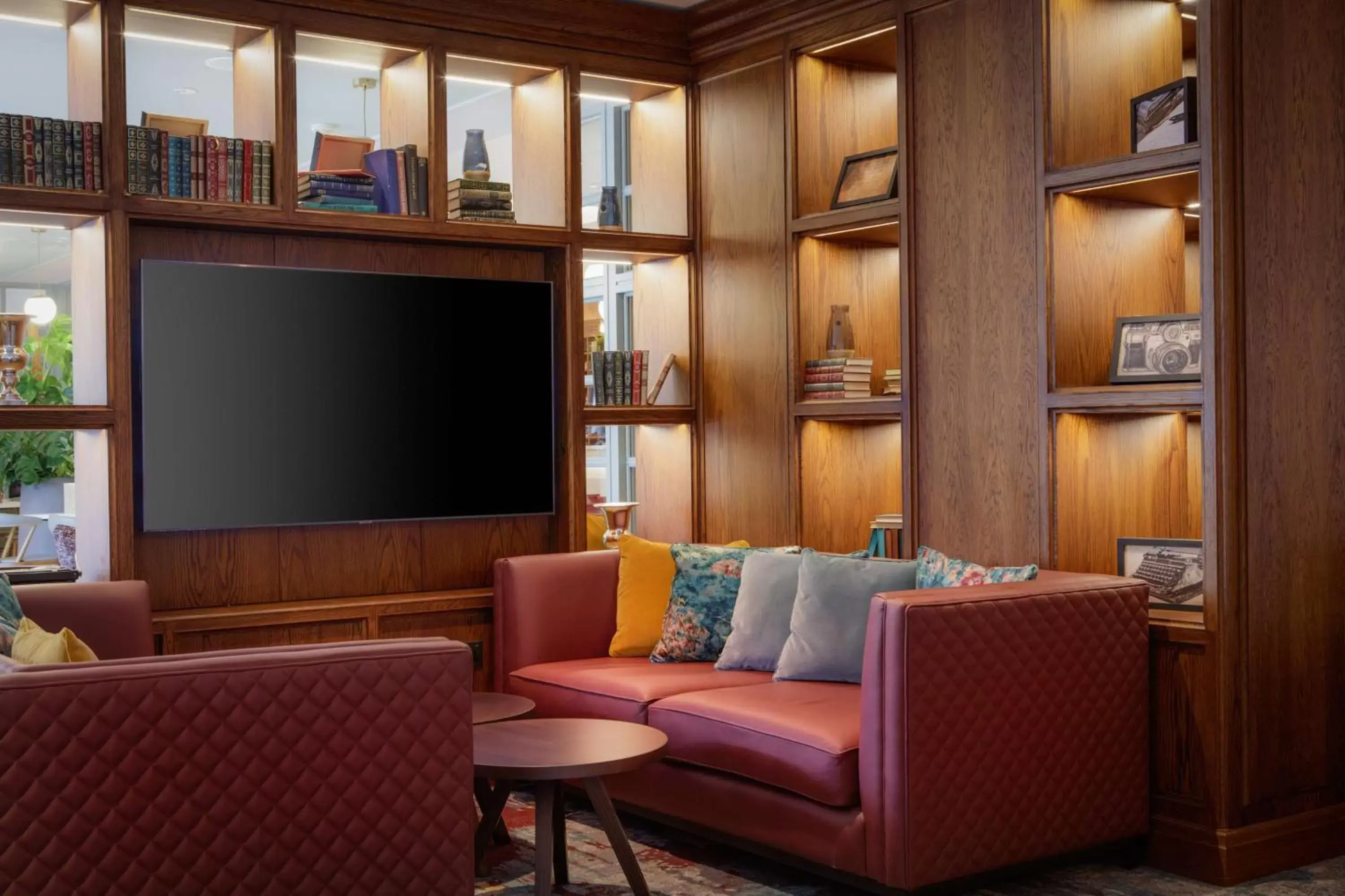 Lounge or bar, TV/Entertainment Center in DoubleTree by Hilton Bath