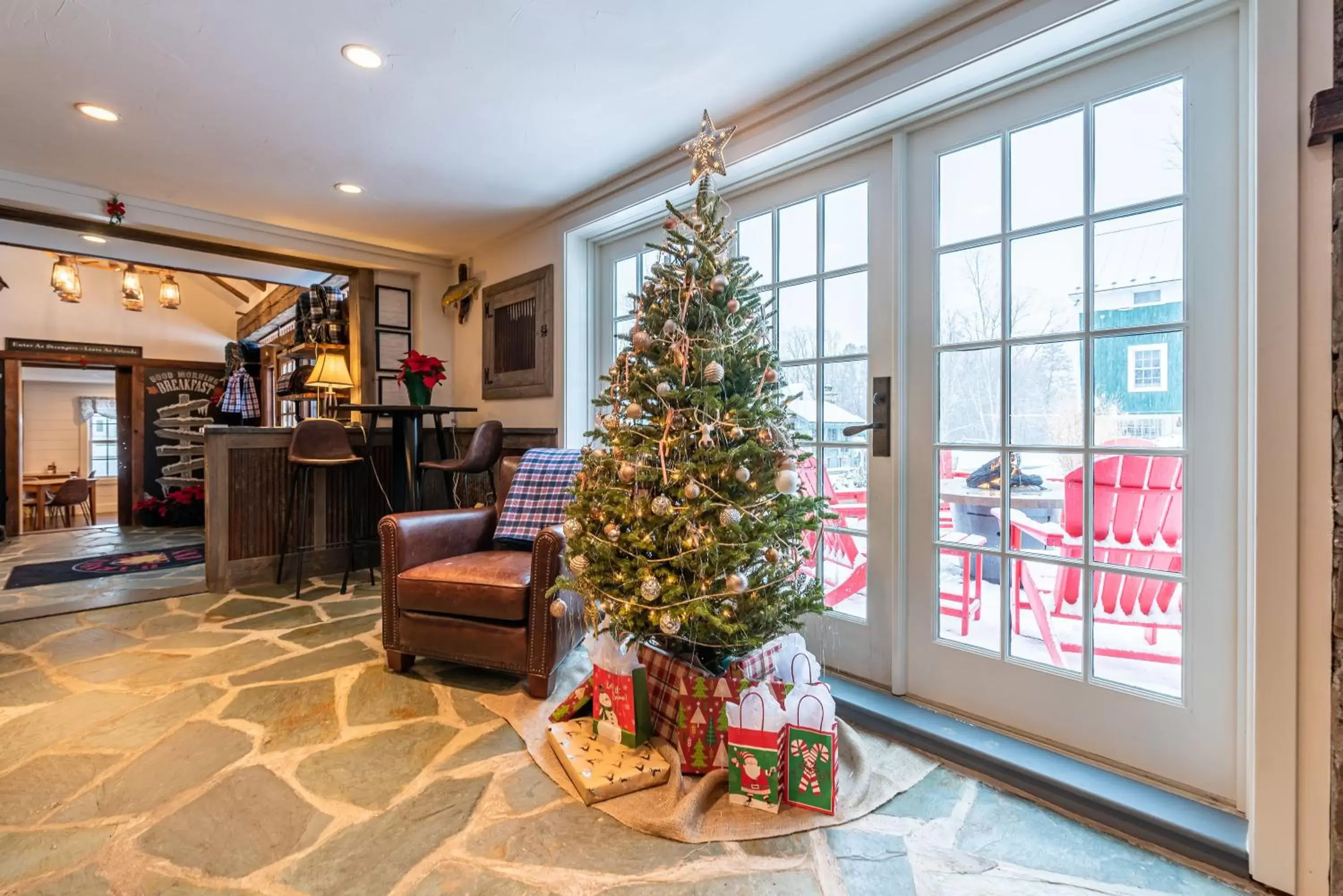 Lounge or bar, Lobby/Reception in The Barnstead Inn