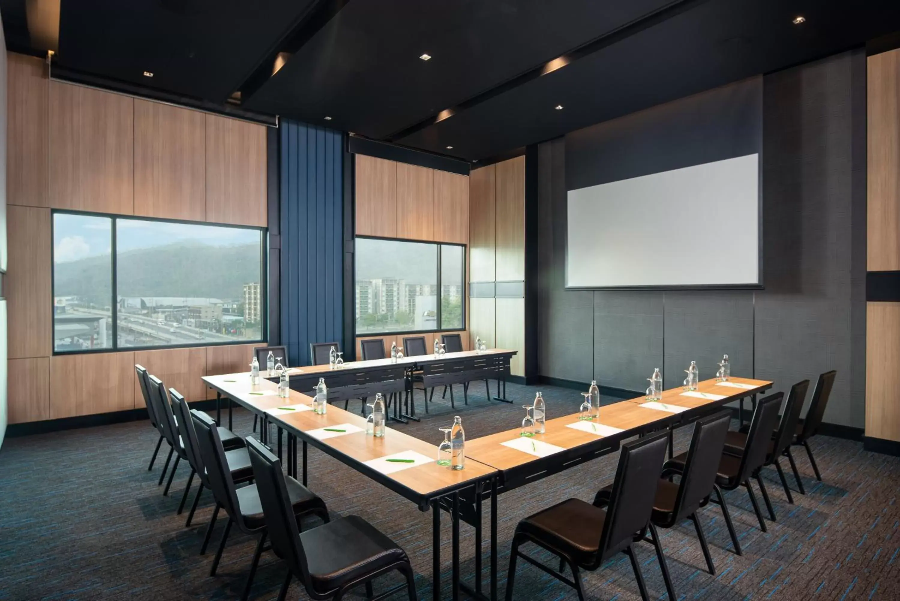 Meeting/conference room in Holiday Inn & Suites Siracha Laemchabang, an IHG Hotel