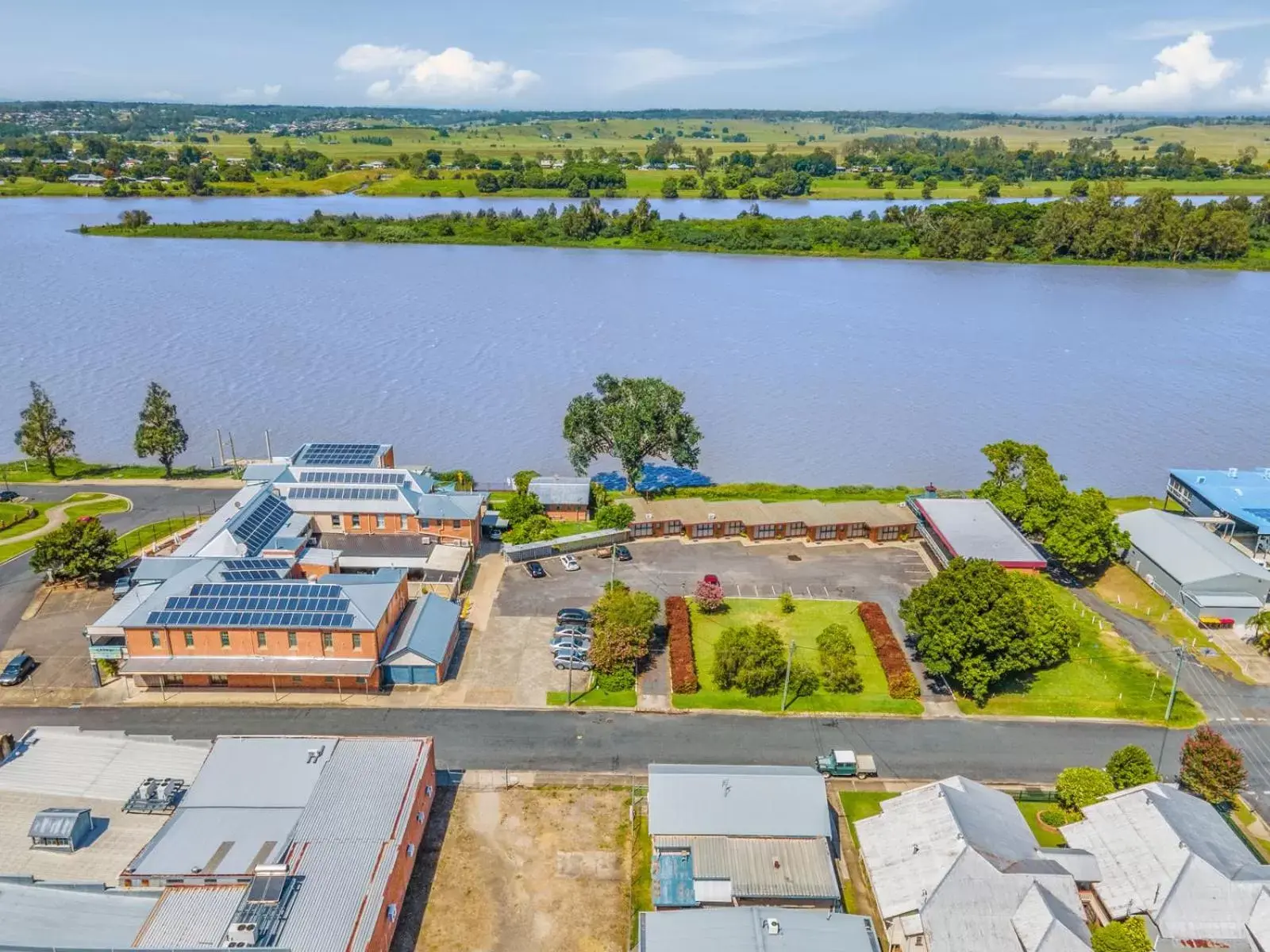 Property building, Bird's-eye View in Crown Hotel Motel