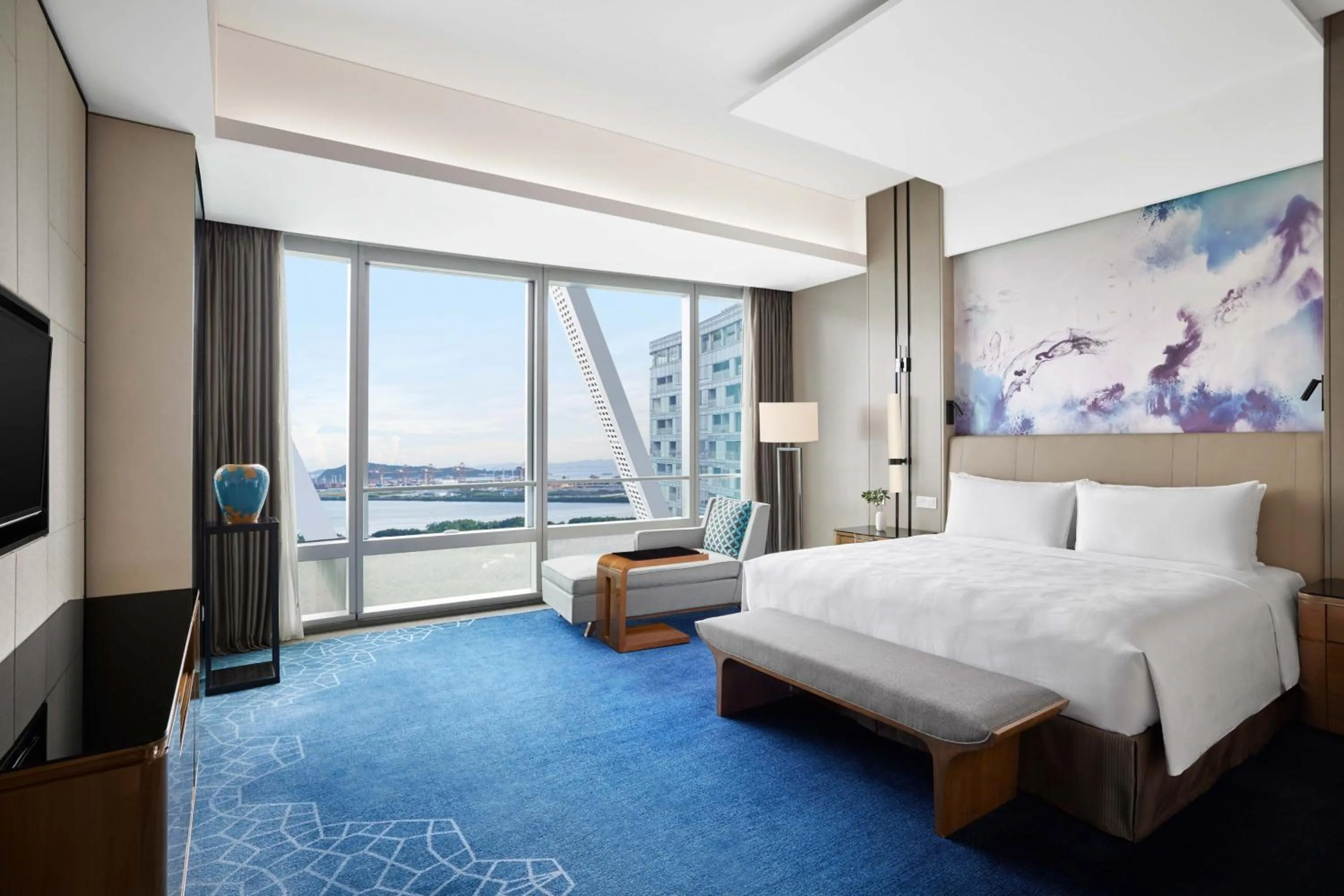 Photo of the whole room, Bed in JW Marriott Hotel Shenzhen Bao'an International Airport