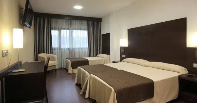 Triple Room in Complejo Leo 24H