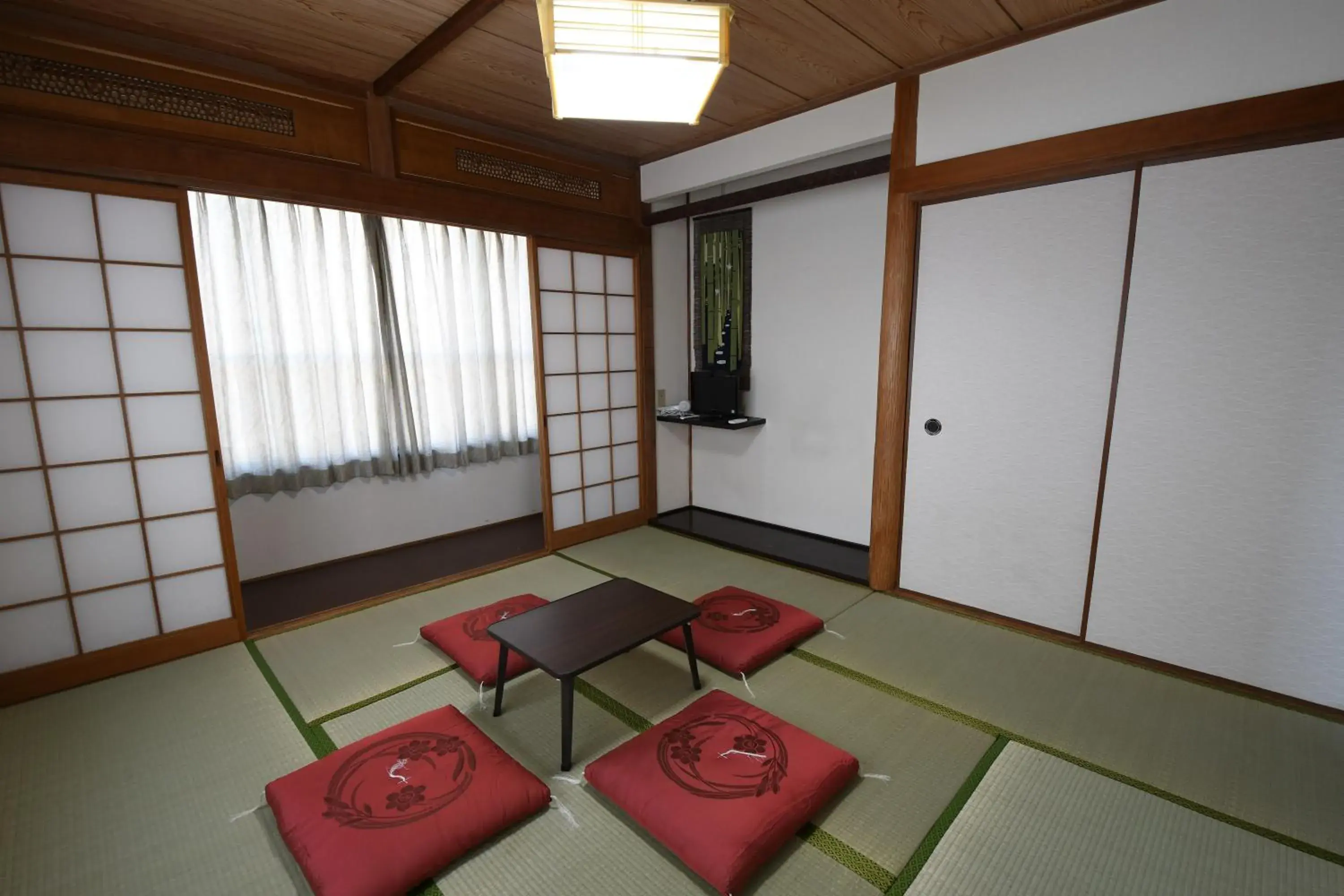 Photo of the whole room in Onsen yado Hamayu Nagi