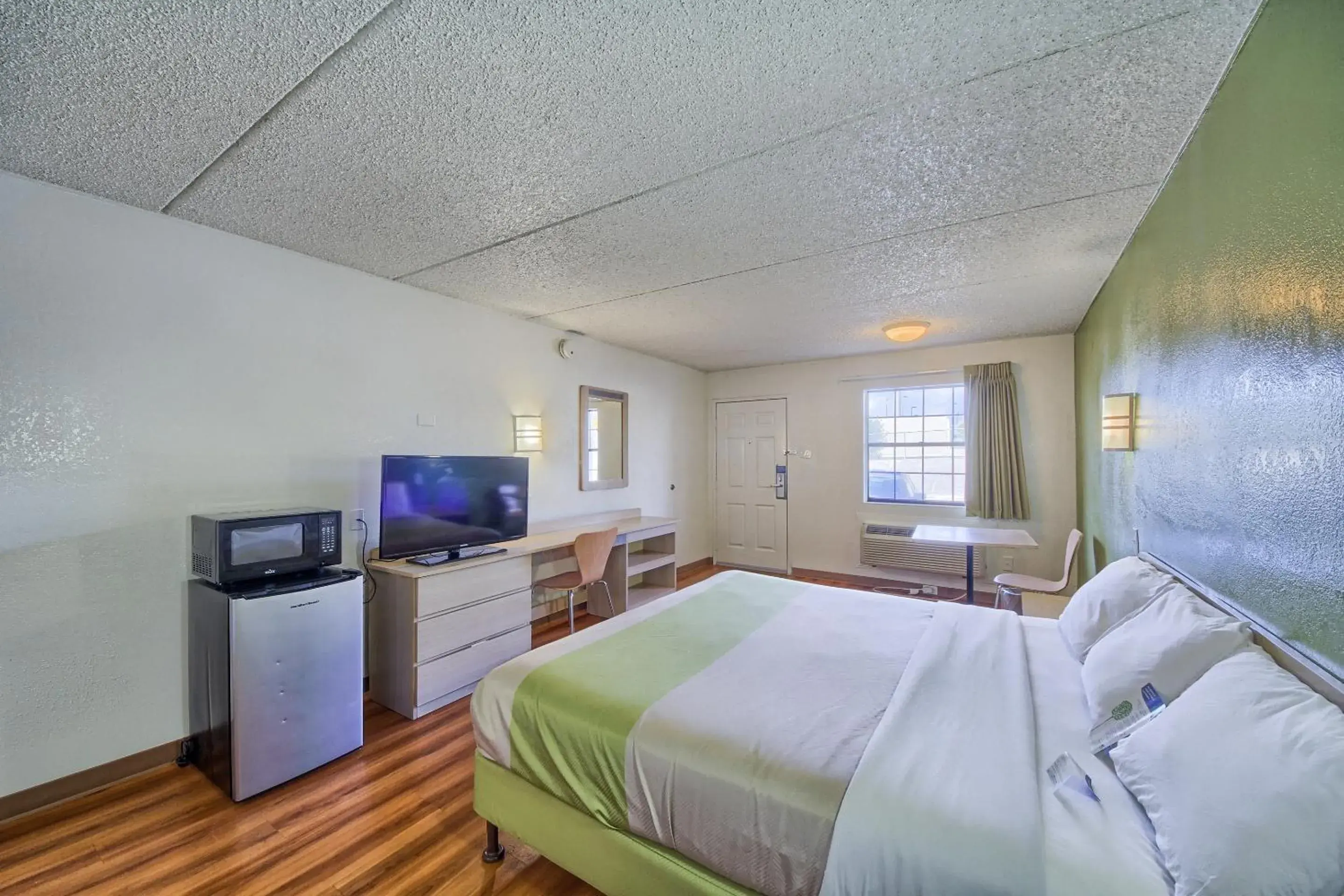 TV and multimedia in Motel 6-San Antonio, TX - Northwest Medical Center