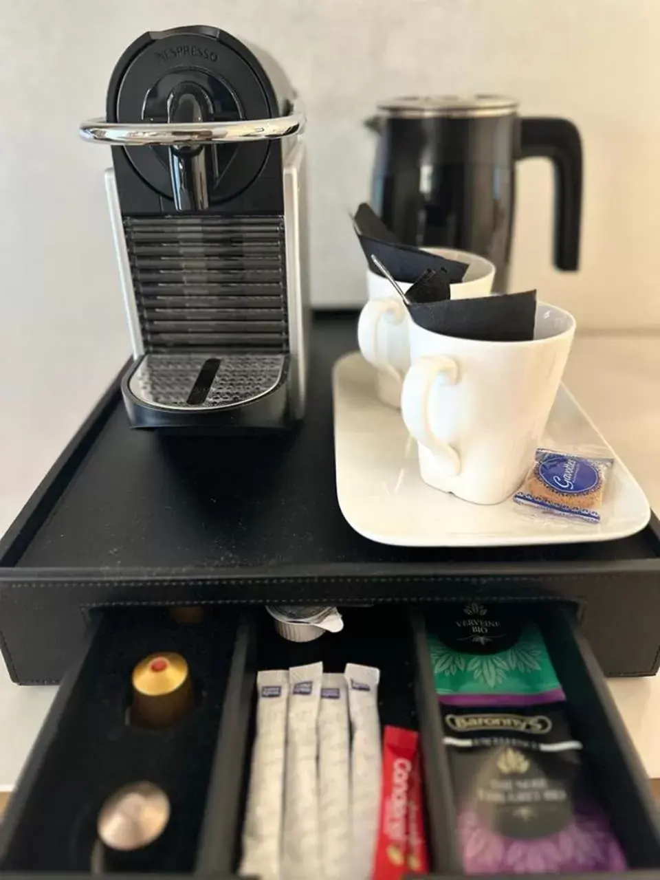 Coffee/Tea Facilities in CARD Hôtel