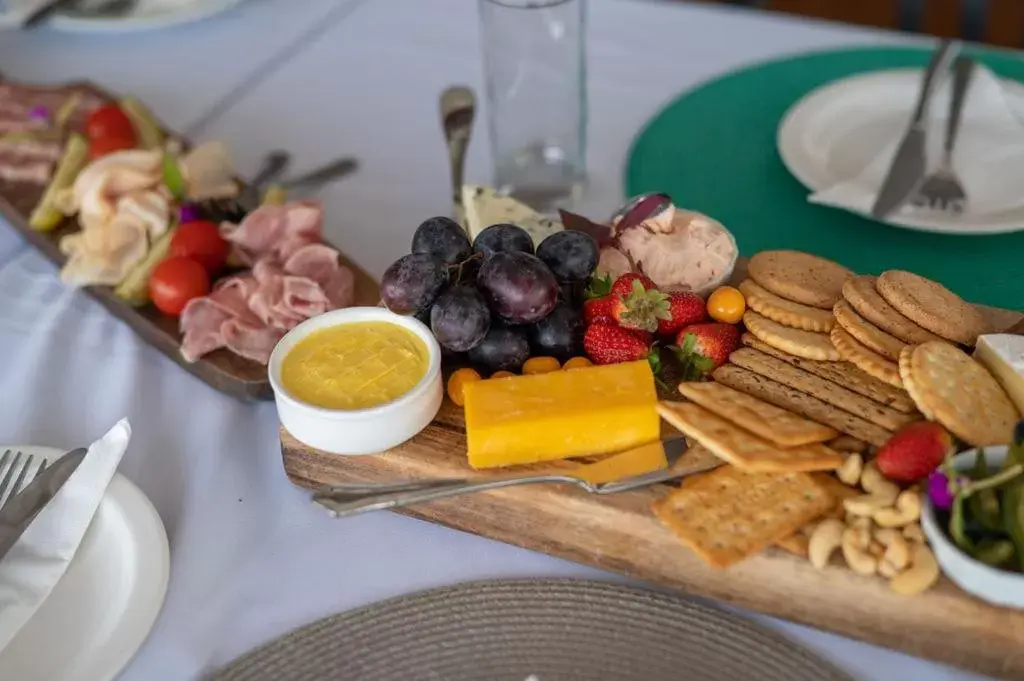 Food and drinks in Issaquena Heights Boutique Hotel Food and drinks in Issaquena Heights Boutique Hotel