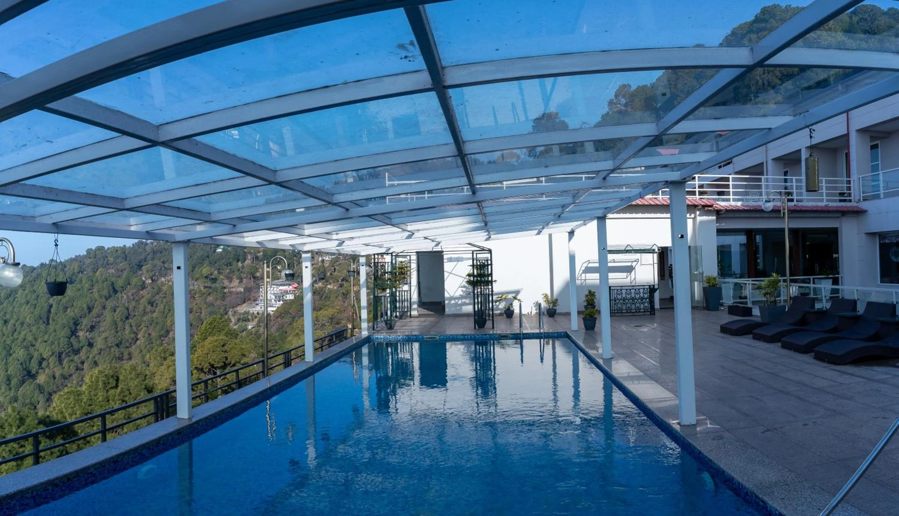 Swimming pool in Indraprastha Spa Resort