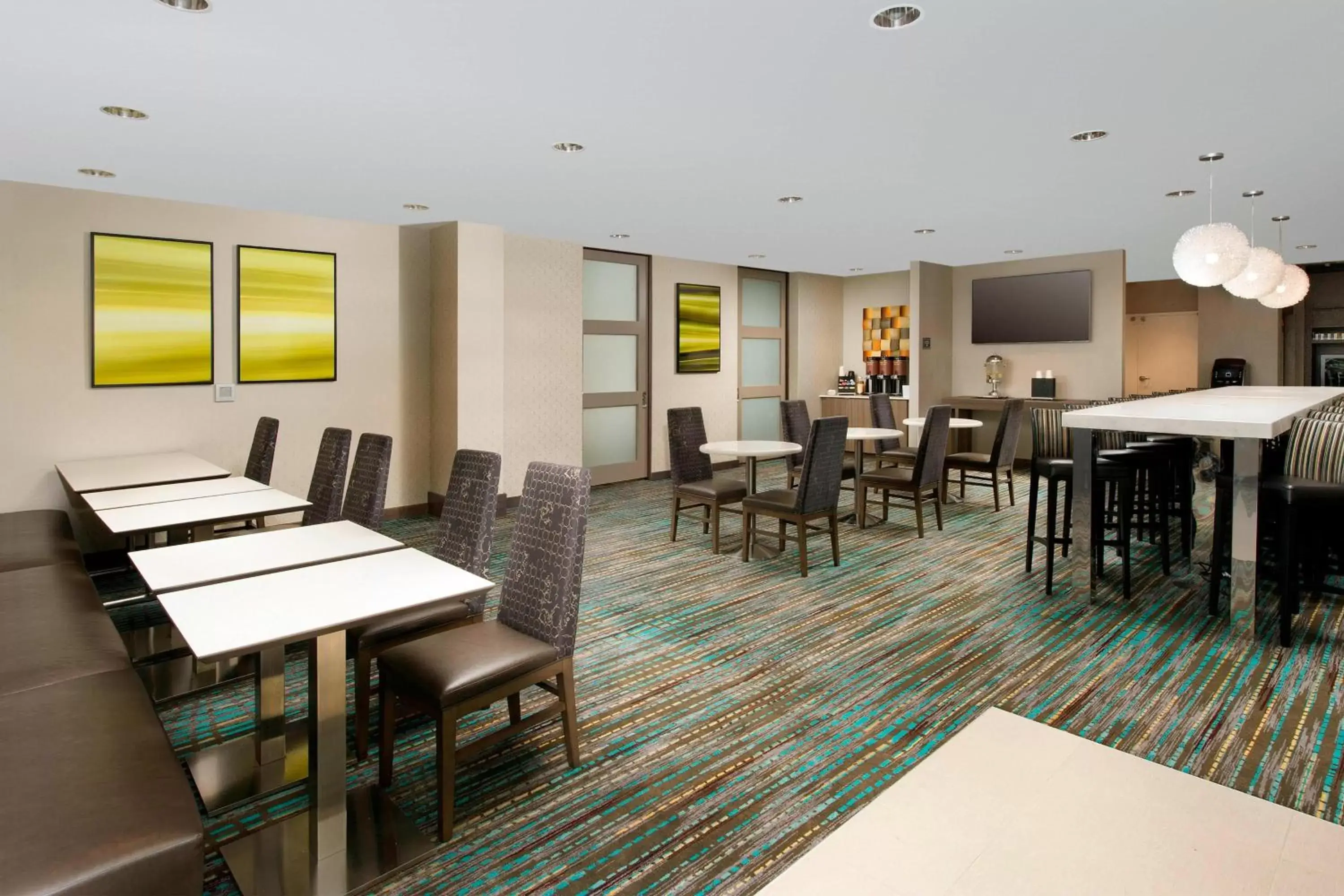 Breakfast, Restaurant/Places to Eat in Residence Inn by Marriott Miami Airport West/Doral