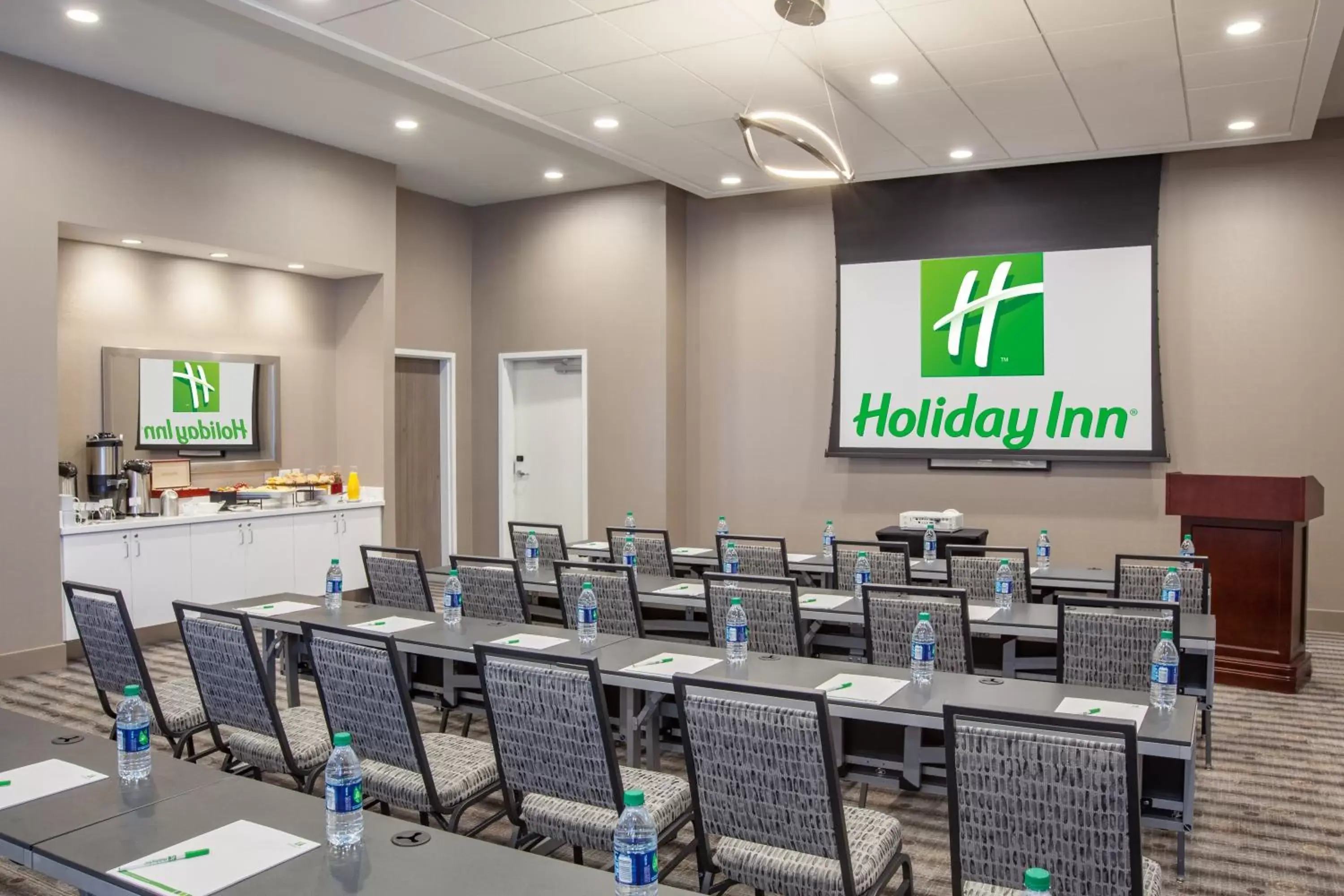 Meeting/conference room in Holiday Inn Cleveland Clinic, an IHG Hotel