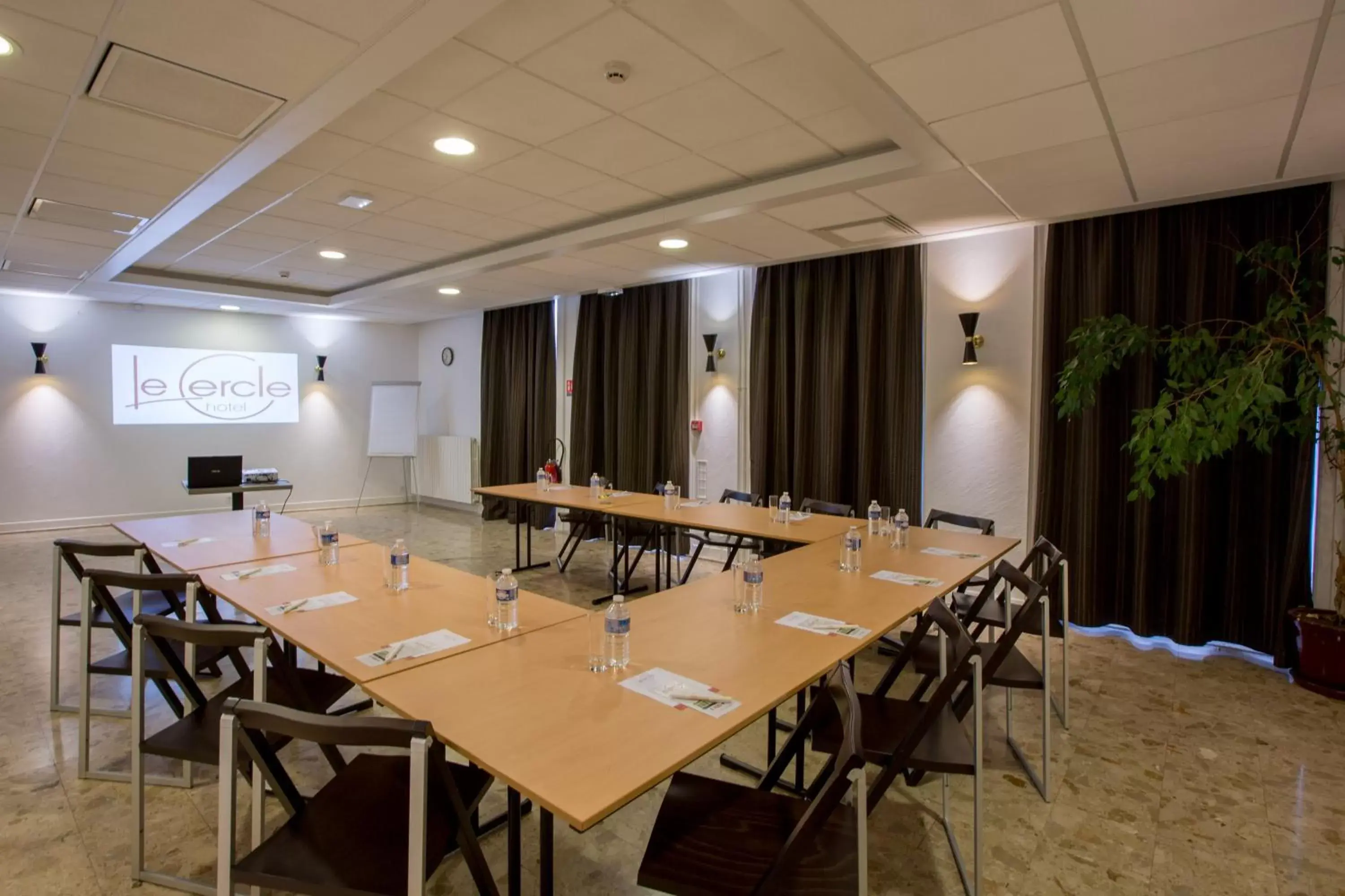 Business facilities in Hotel Le Cercle