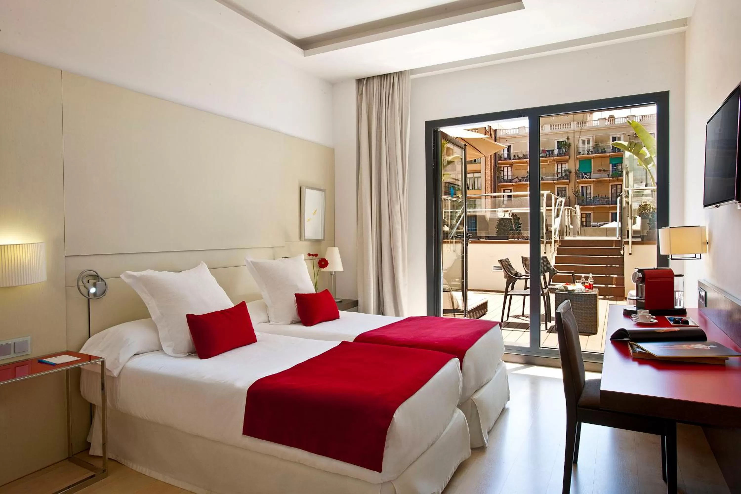 Photo of the whole room, Bed in Grupotel Gran Via 678