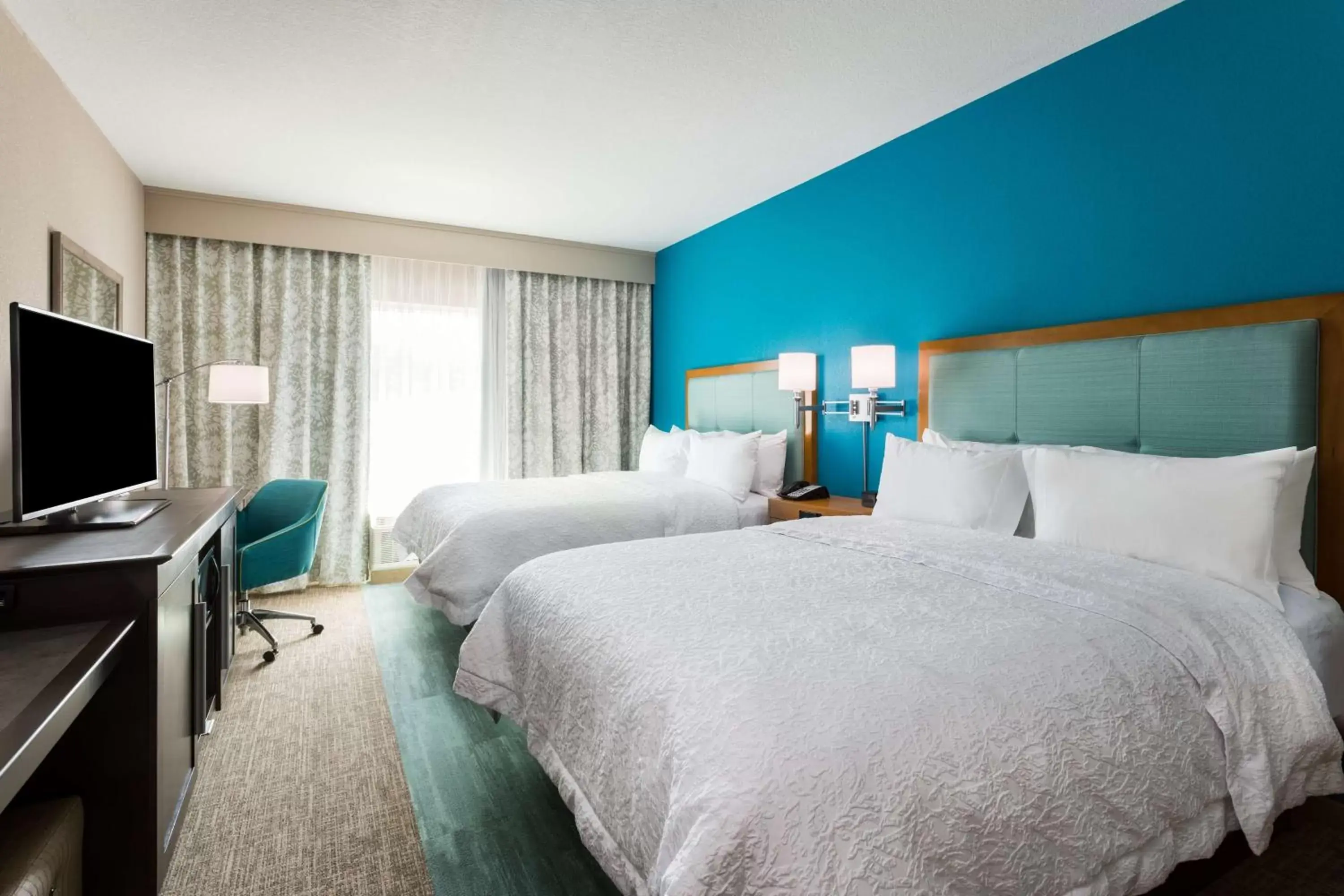 Bed in Hampton Inn & Suites Mary Esther-Fort Walton Beach, Fl