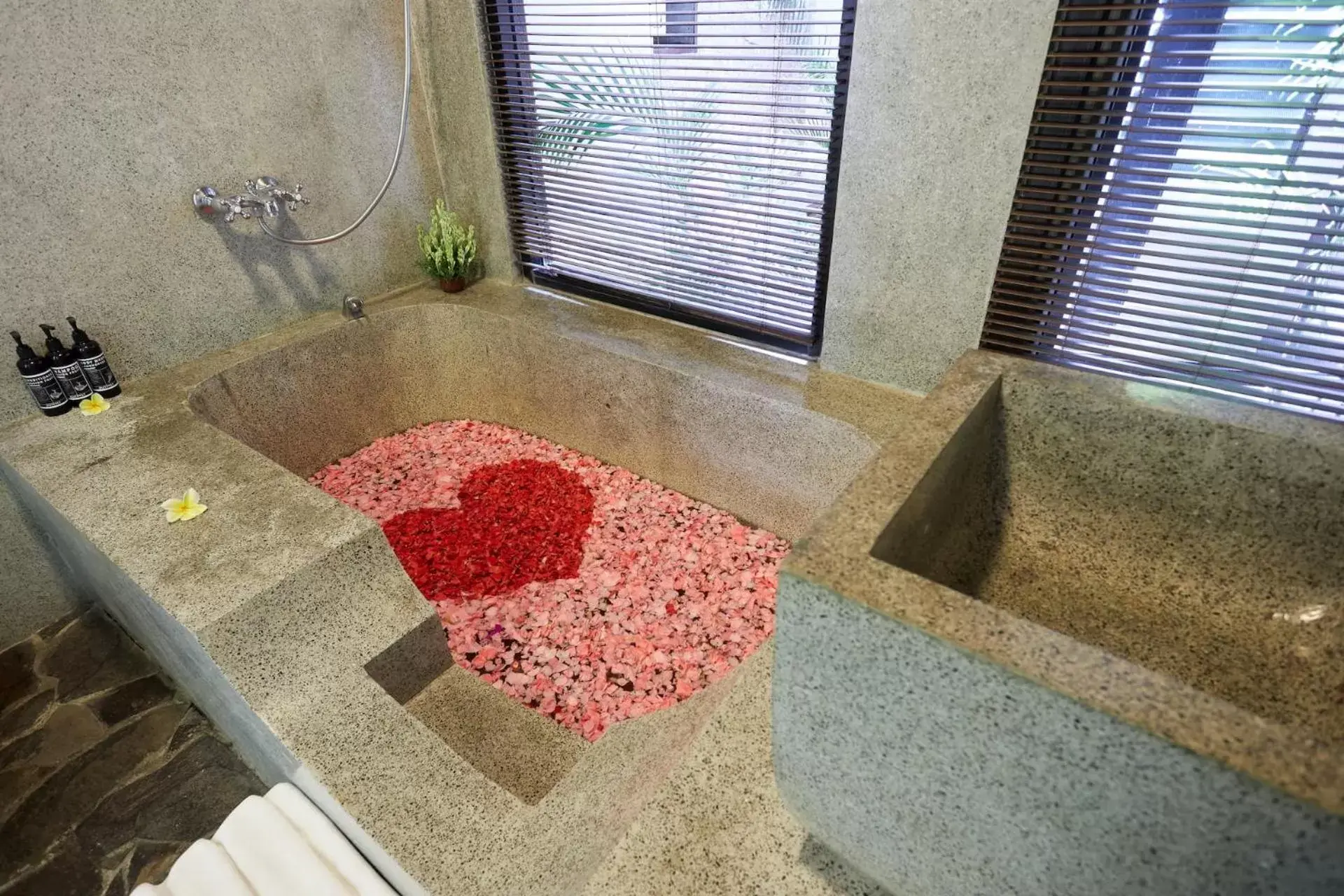 Shower in Outpost Ubud Penestanan Shower in Outpost Ubud Penestanan