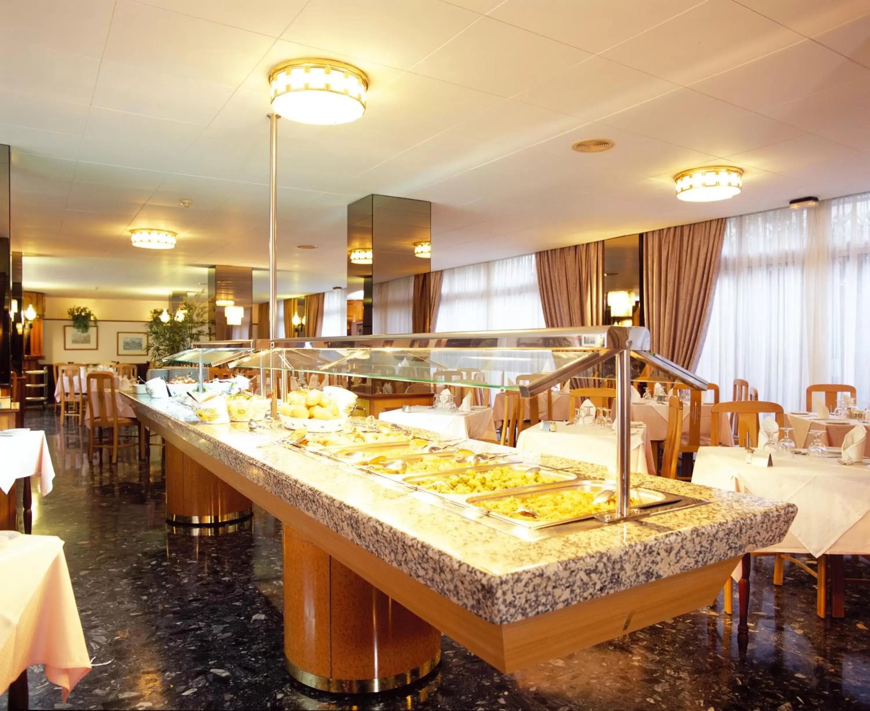 Restaurant/Places to Eat in Hotel Don Manolito