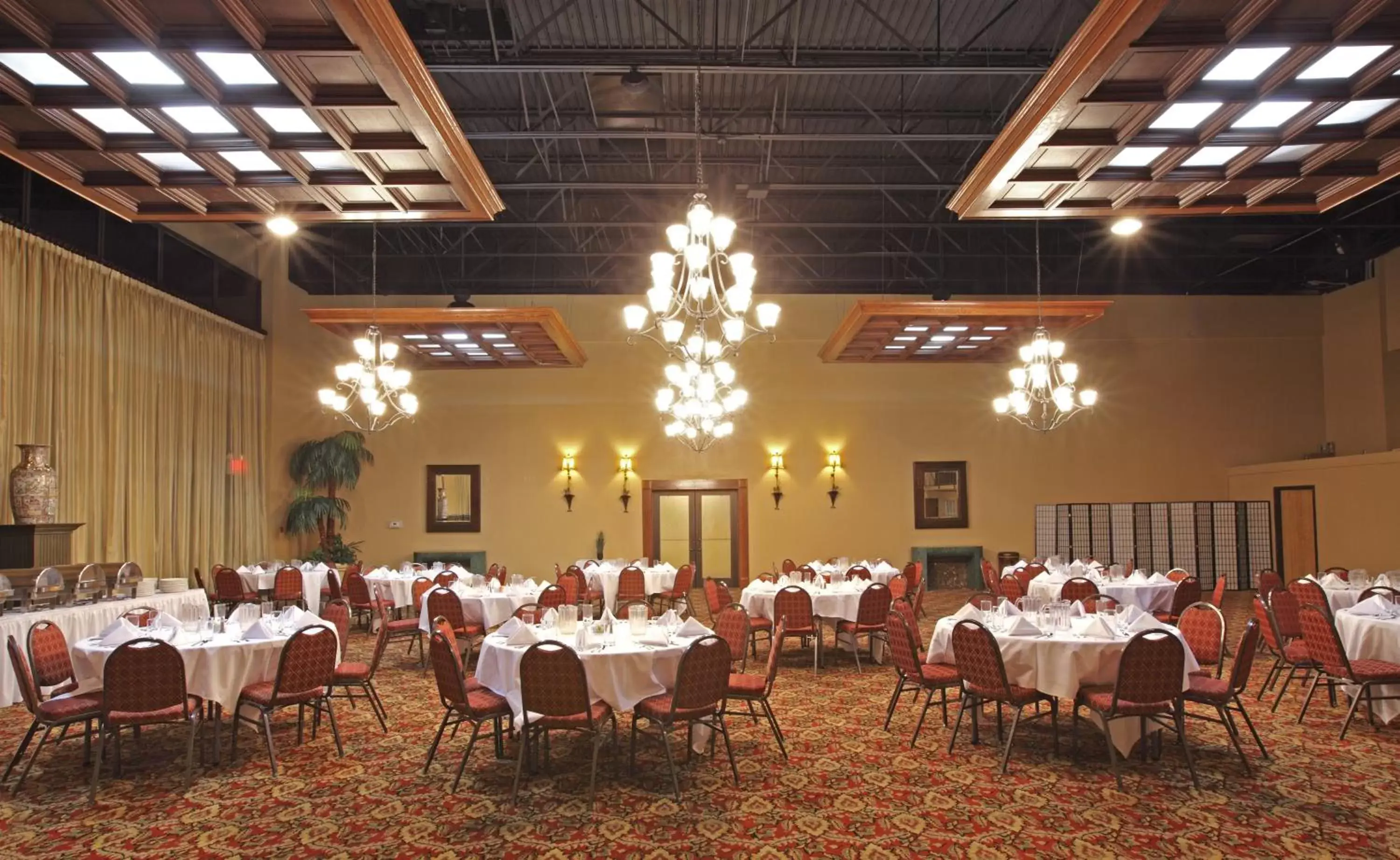 Meeting/conference room, Restaurant/Places to Eat in Holiday Inn Blytheville, an IHG Hotel