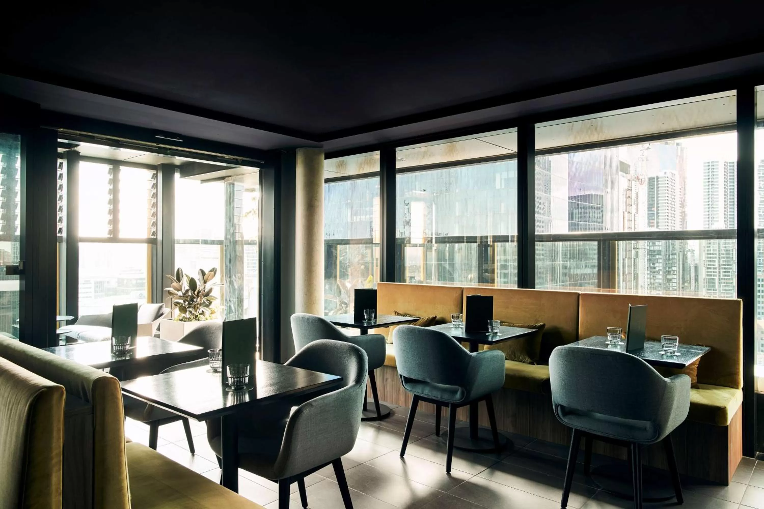 Lounge or bar in Quincy Hotel Melbourne