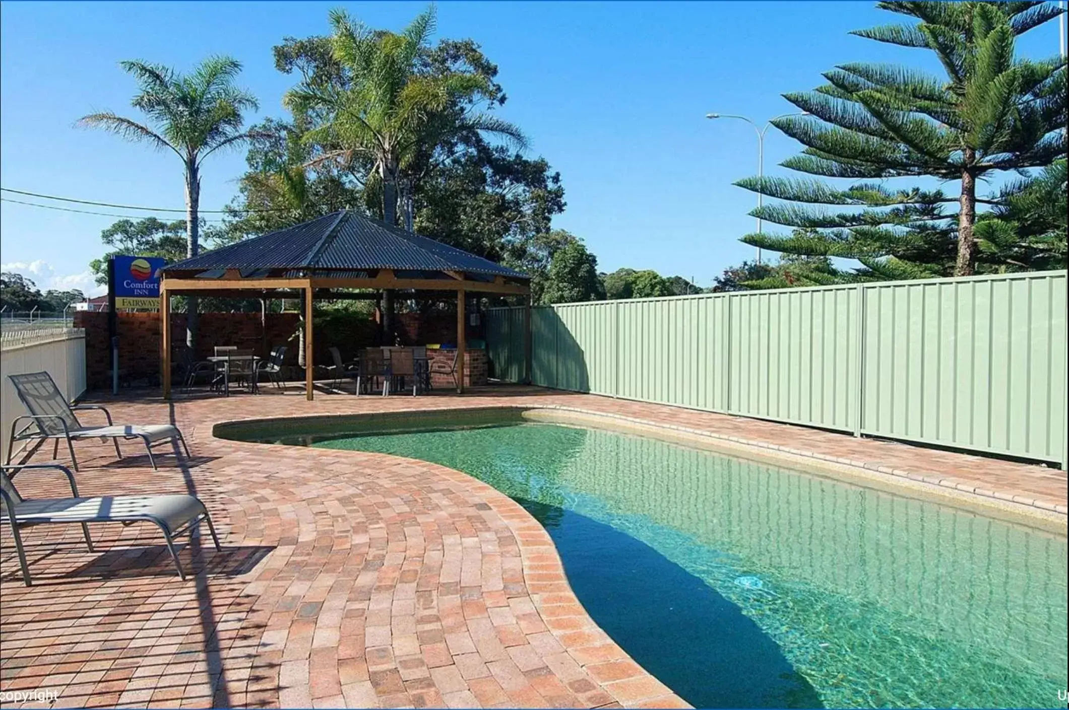 Swimming Pool in Golf Place Inn Wollongong