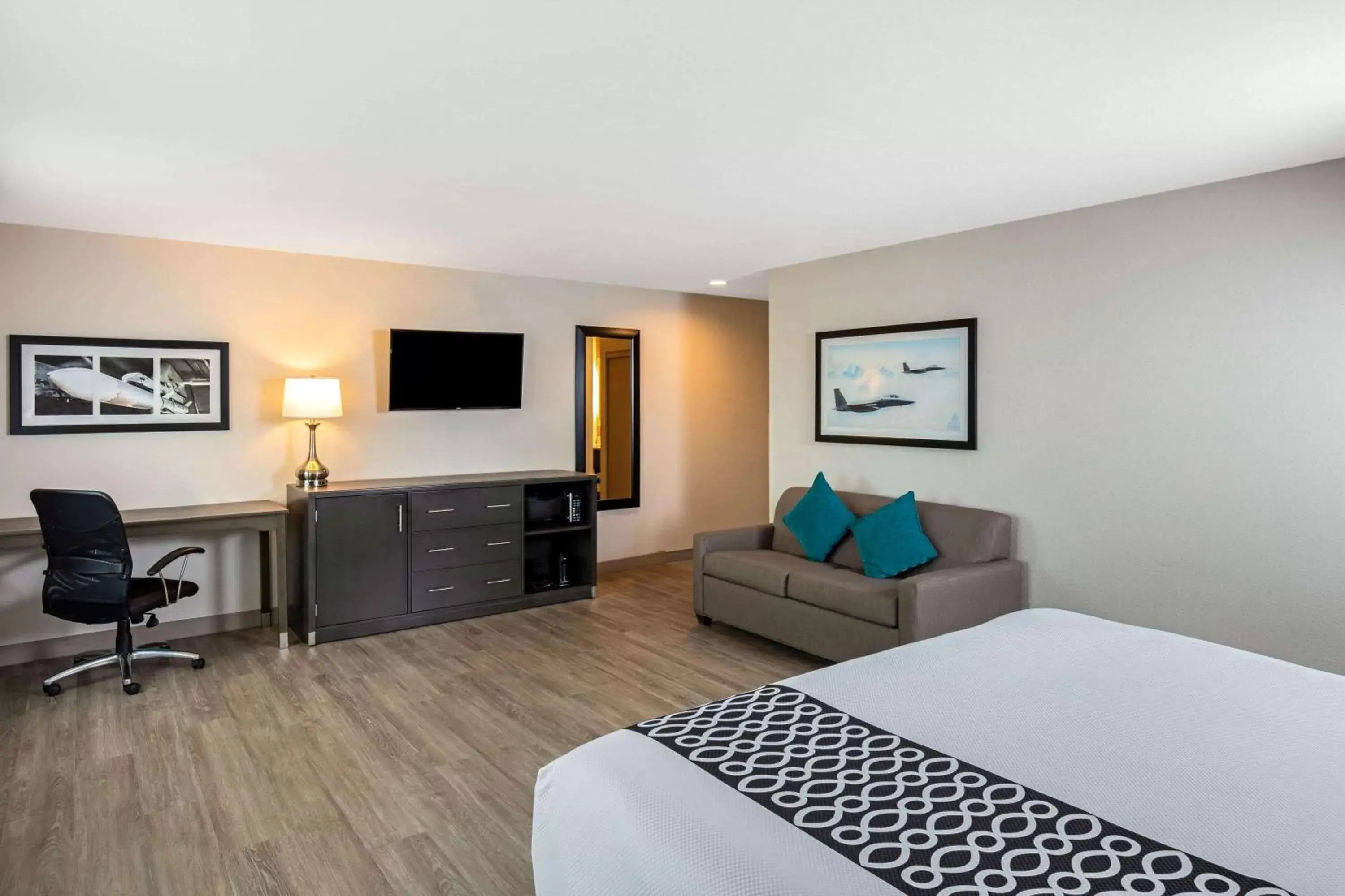 TV and multimedia, TV/Entertainment Center in La Quinta Inn & Suites by Wyndham Las Vegas Nellis