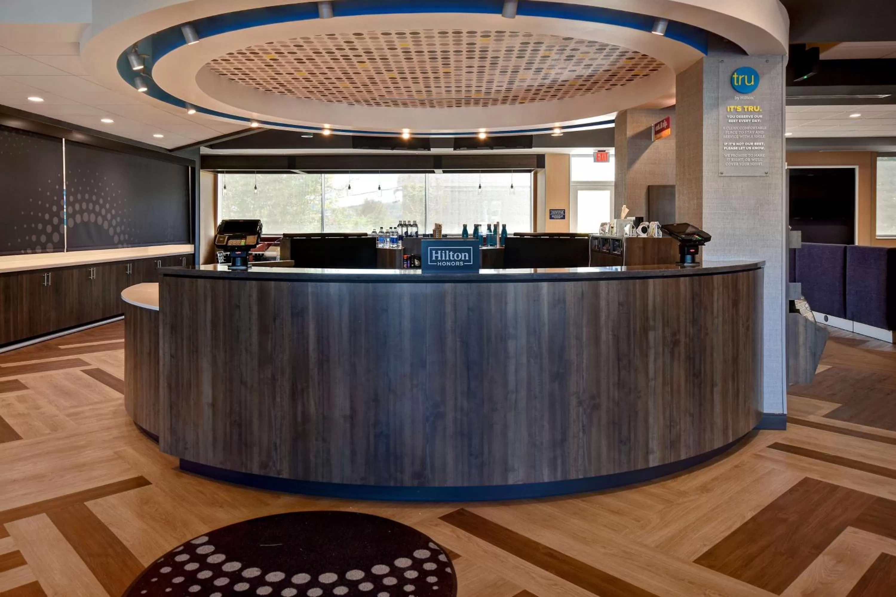 Lobby or reception in Tru By Hilton Concord, Nh