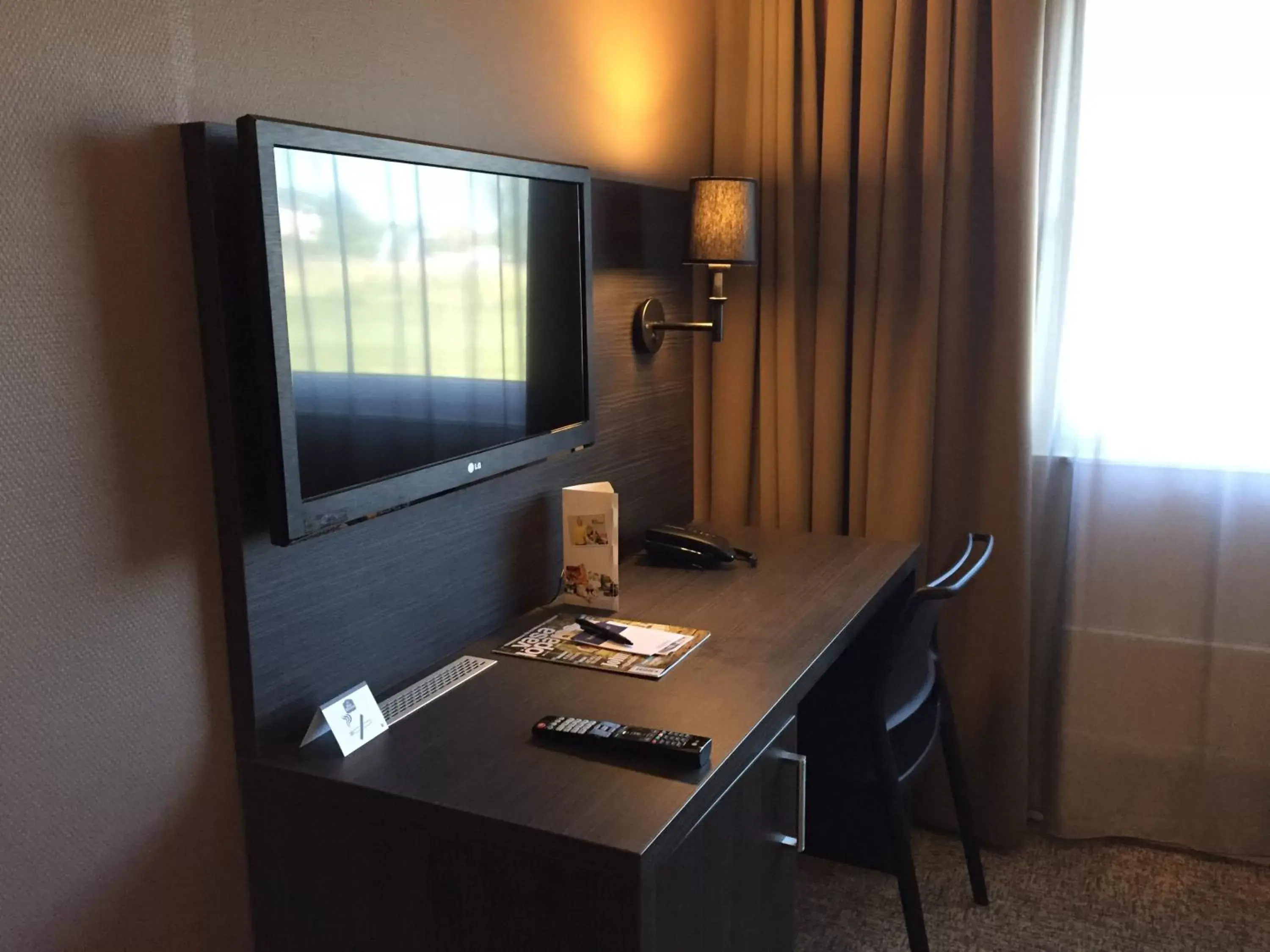 Seating area, TV/Entertainment Center in Best Western Hotel Scheele