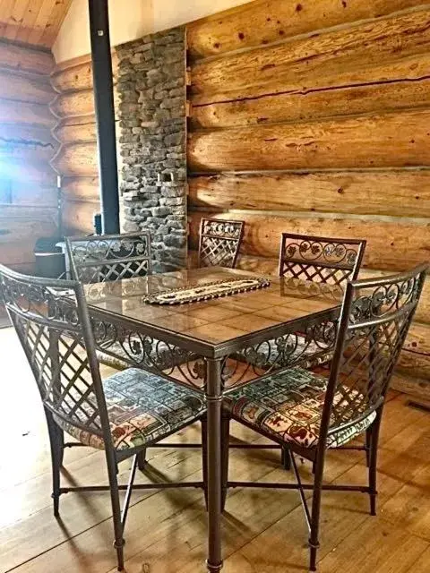 Dining Area in Sportsman Lodge Melrose MT