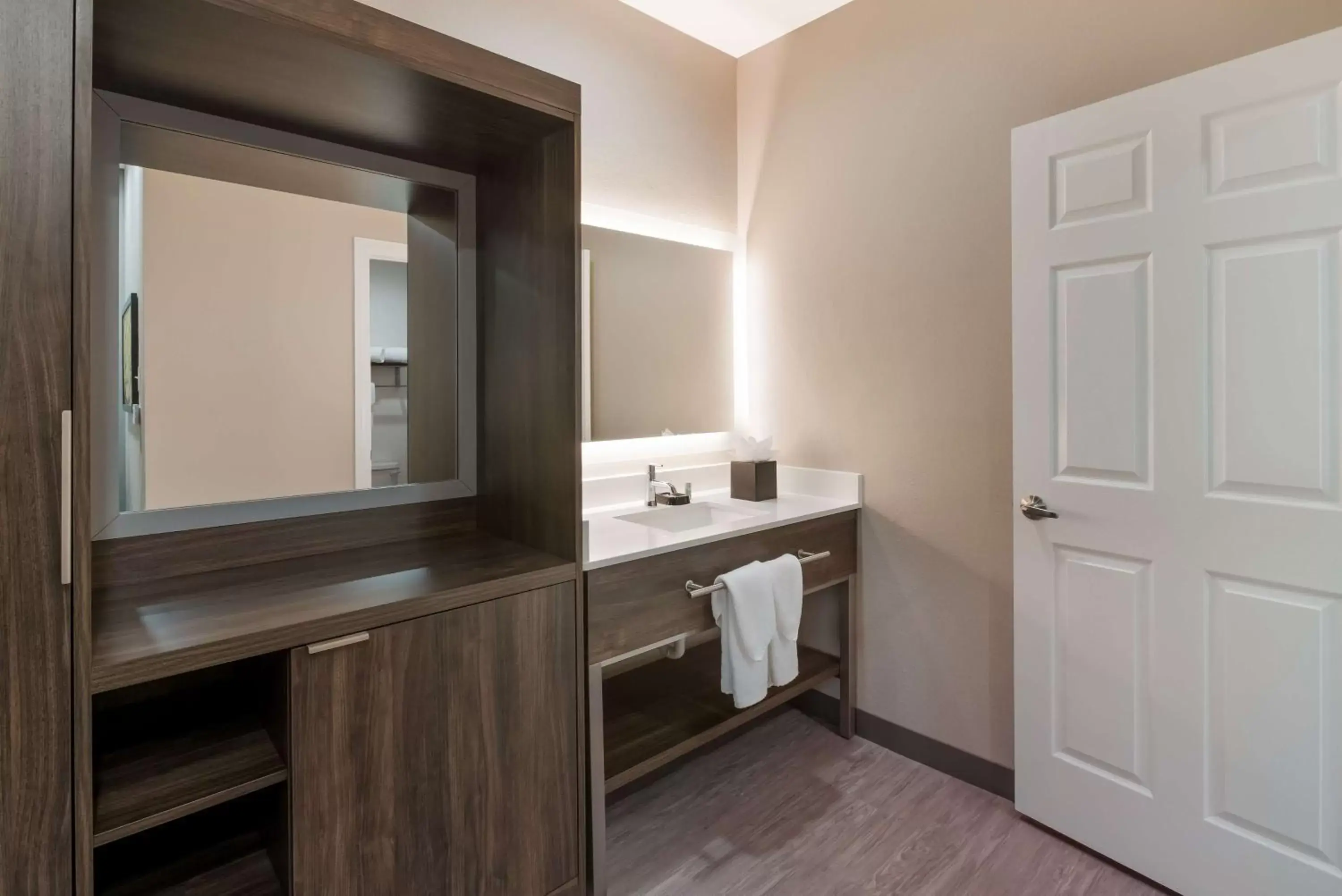 Bedroom, Bathroom in Best Western La Place Inn