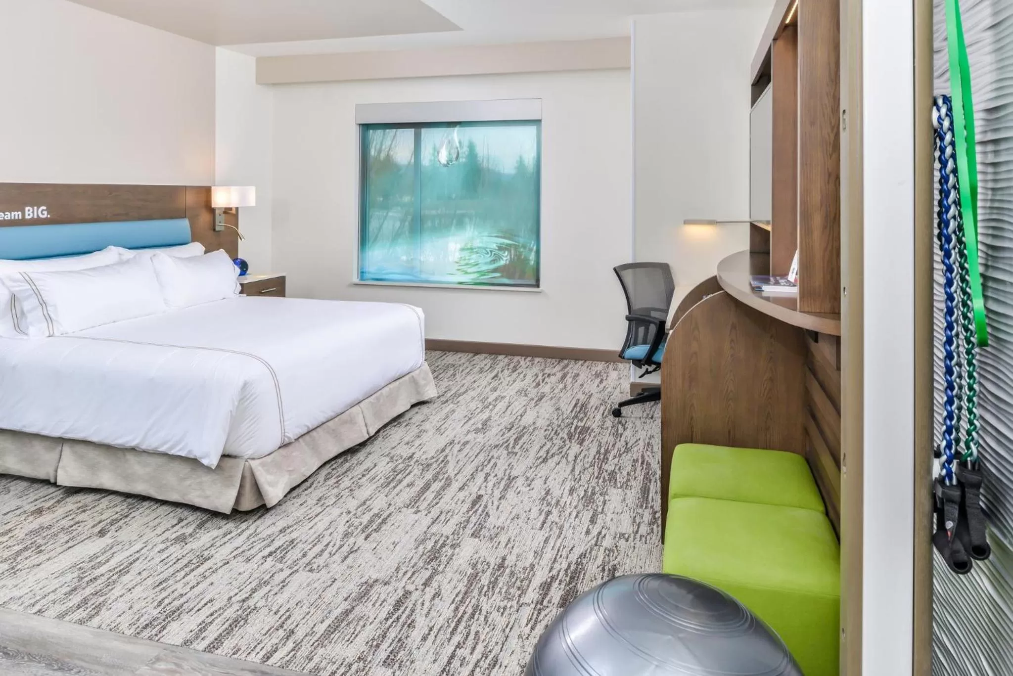 Photo of the whole room, Bed in EVEN Hotel Eugene by IHG