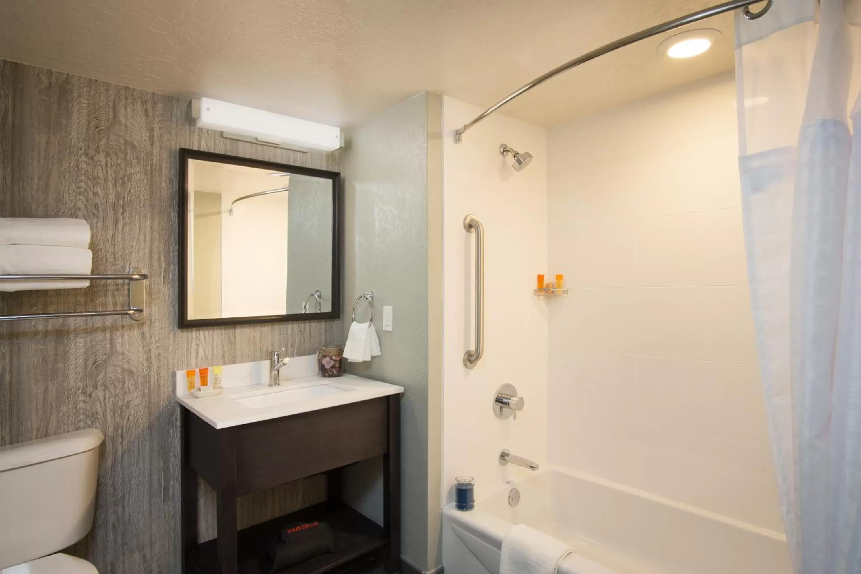 Shower, Bathroom in Hotel Azure