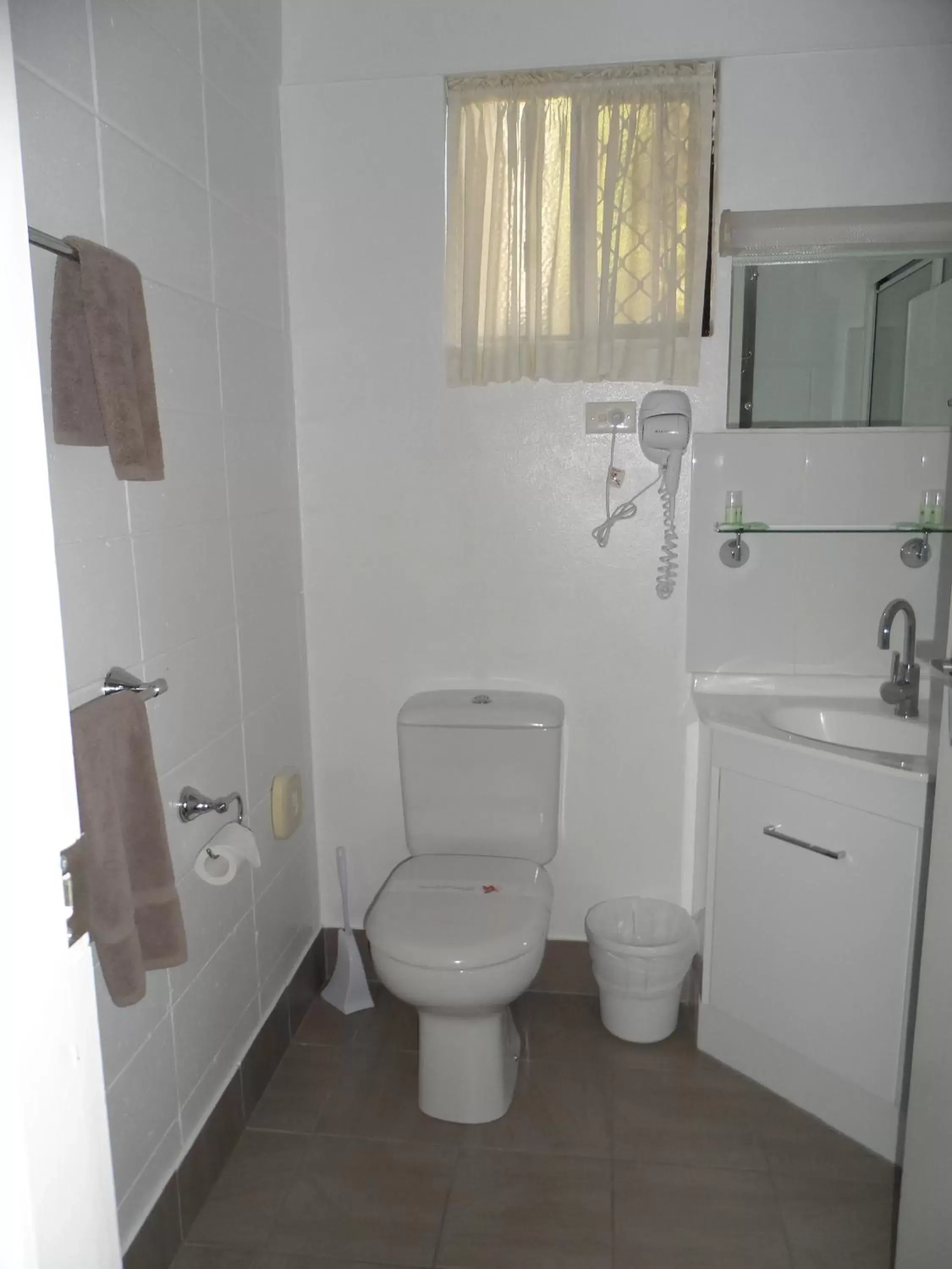 Bathroom in Oakey Motel