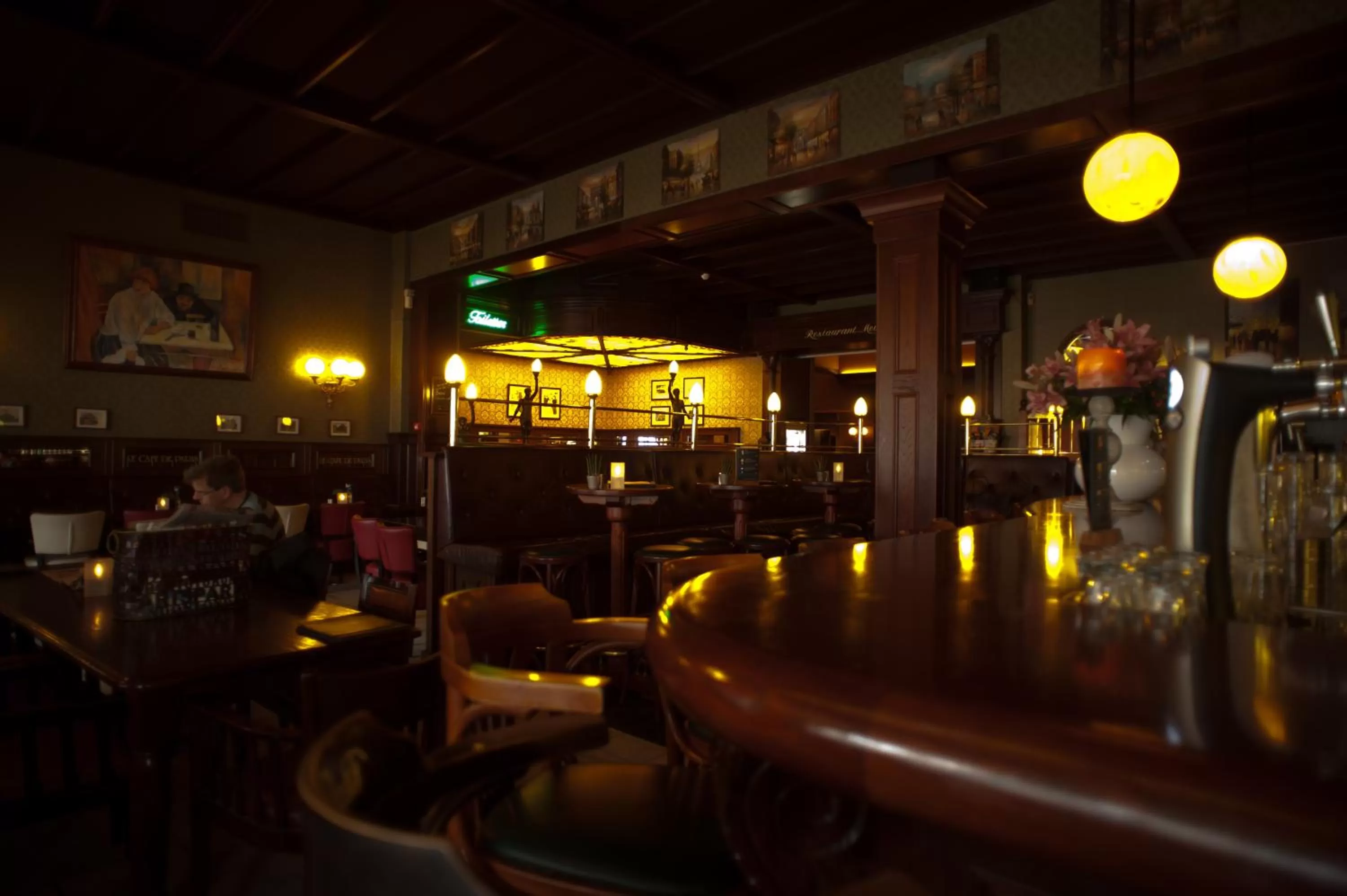 Lounge or bar in Hotel et le Cafe de Paris