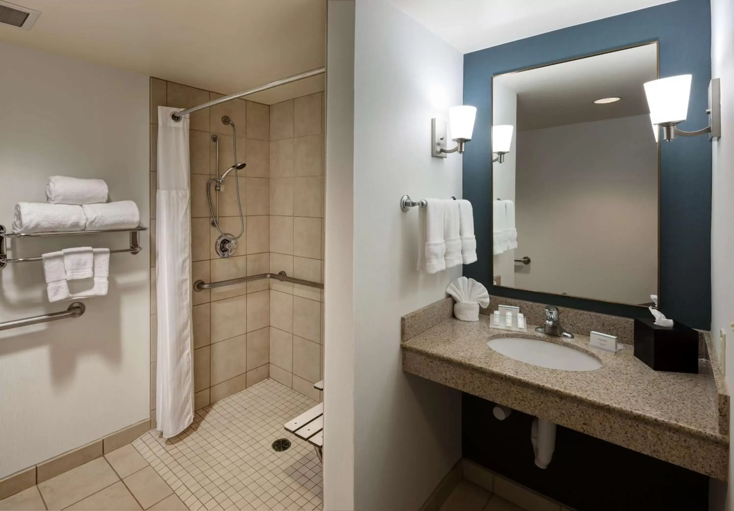 Bathroom in Hilton Garden Inn Tucson Airport