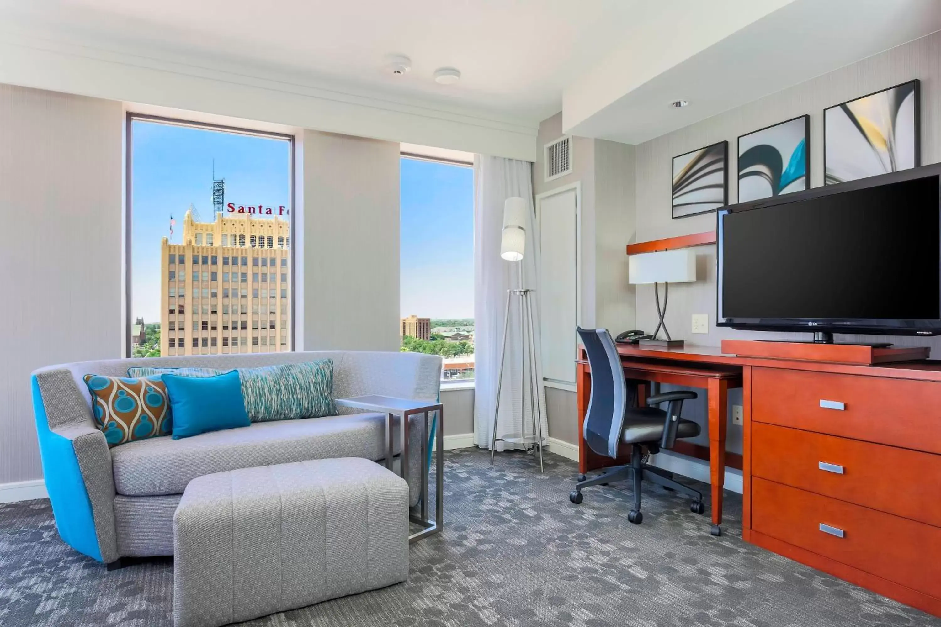 Photo of the whole room, TV/Entertainment Center in Courtyard by Marriott Amarillo Downtown