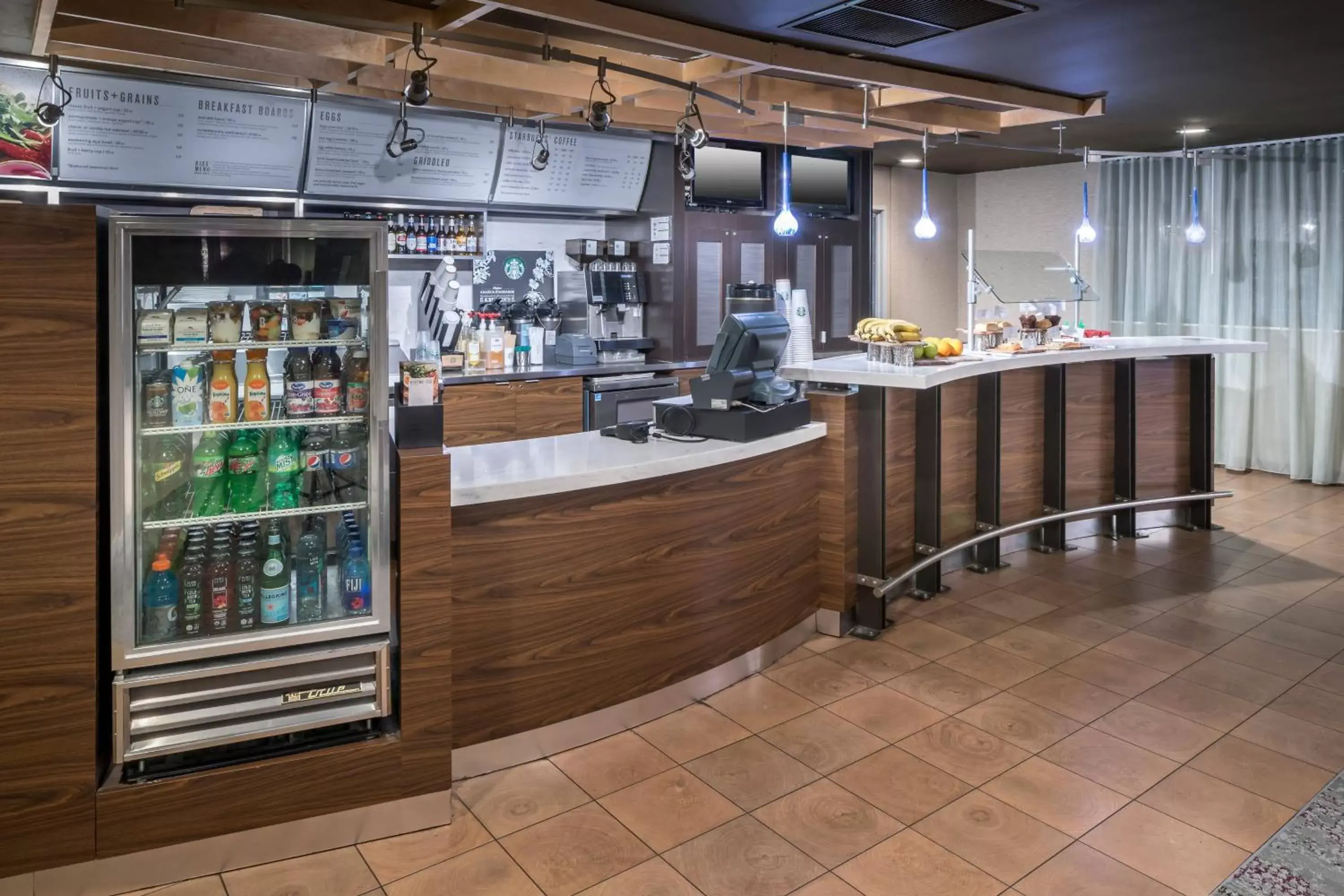 Restaurant/places to eat in Courtyard by Marriott West Orange
