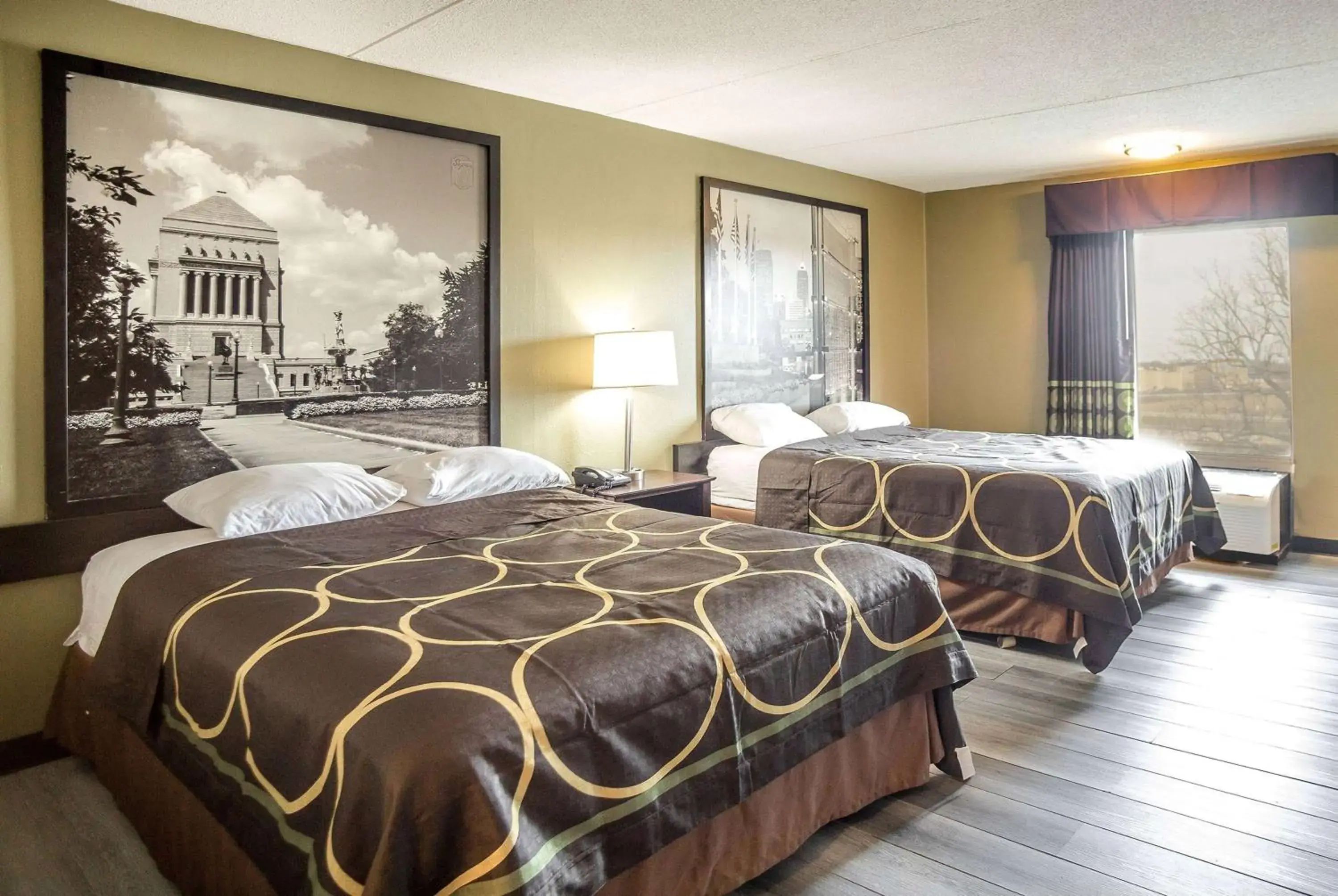 Photo of the whole room, Bed in Super 8 by Wyndham Indianapolis South