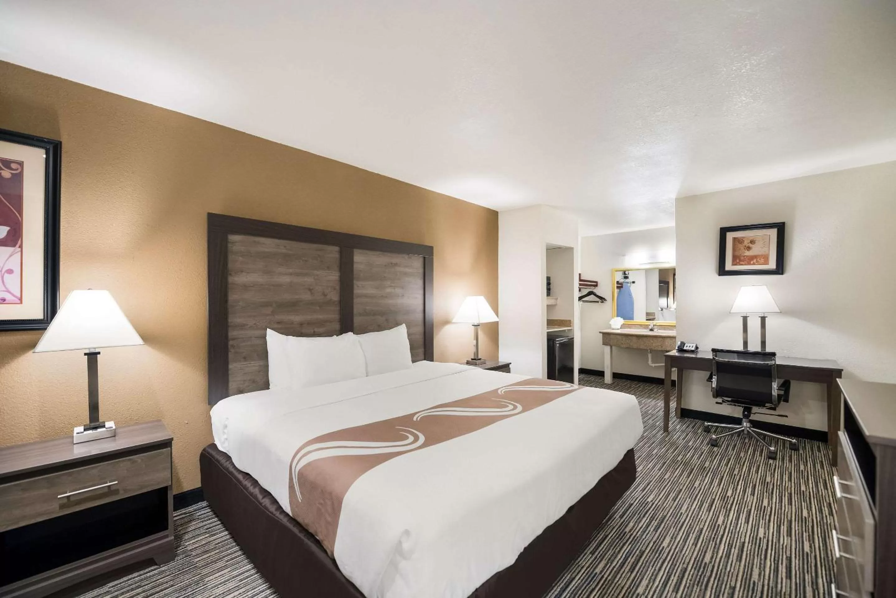 Bedroom, Bed in Quality Inn & Suites Lufkin