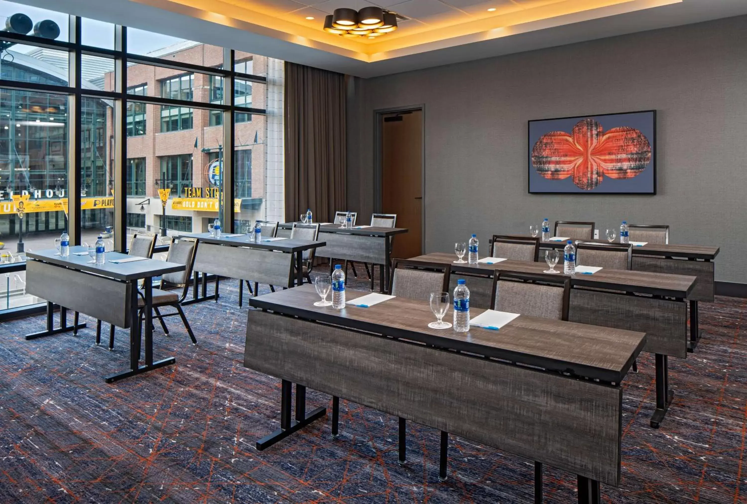 On site, Restaurant/Places to Eat in Hyatt House Indianapolis Downtown