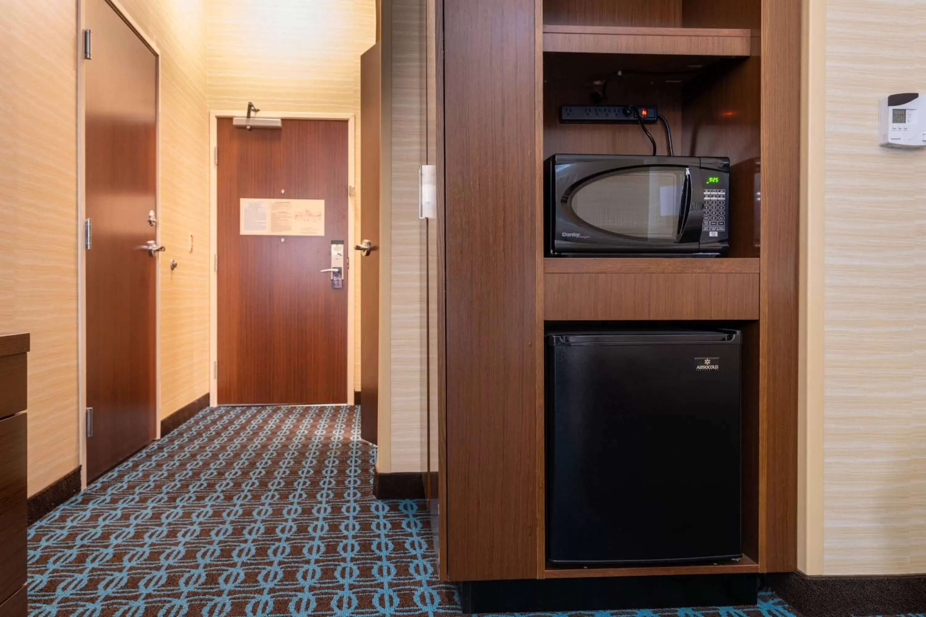 Photo of the whole room, TV/Entertainment Center in Fairfield Inn & Suites By Marriott Somerset