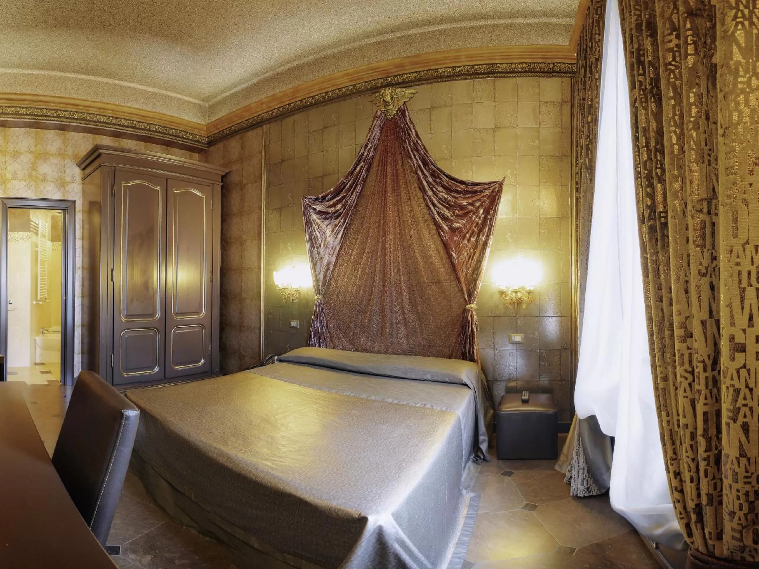 Photo of the whole room, Bed in Antica Dimora Delle Cinque Lune