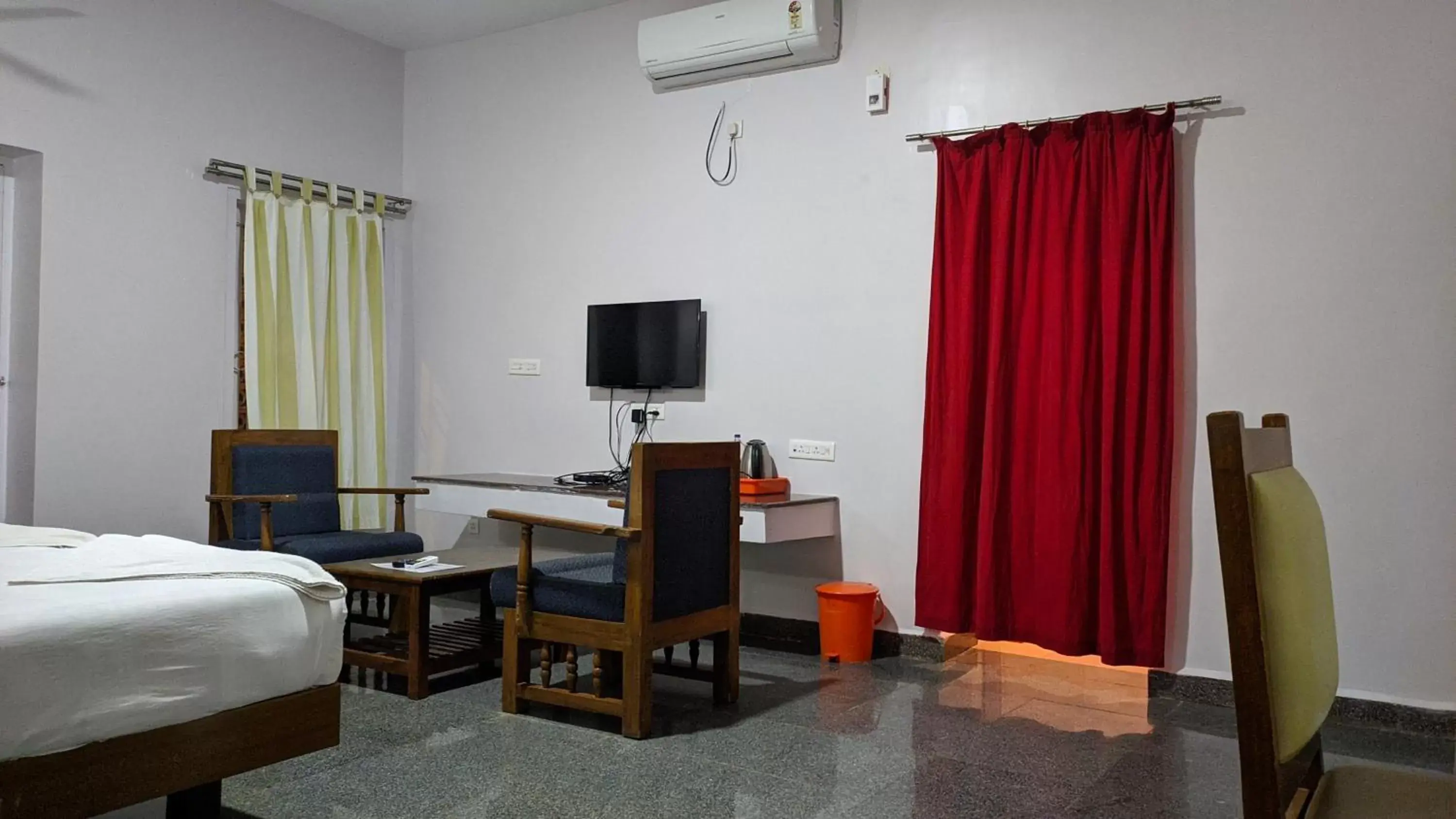 Bedroom, TV/Entertainment Center in Kanthi Resorts Badami