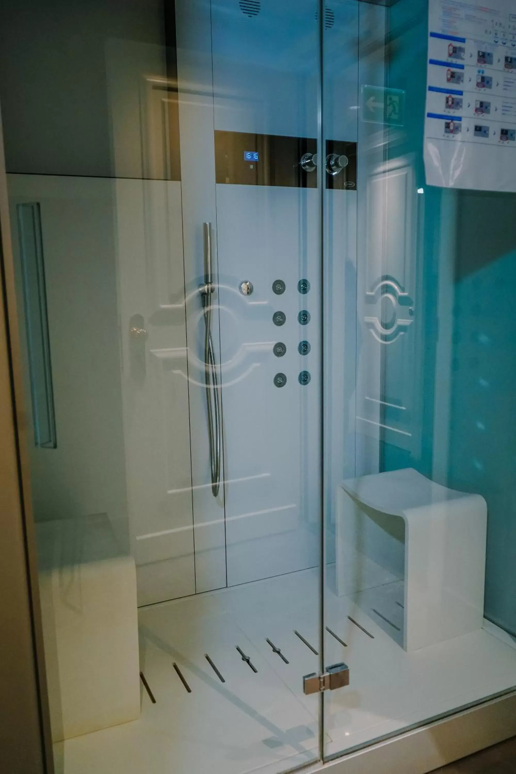 Steam room, Bathroom in Hotel Forum