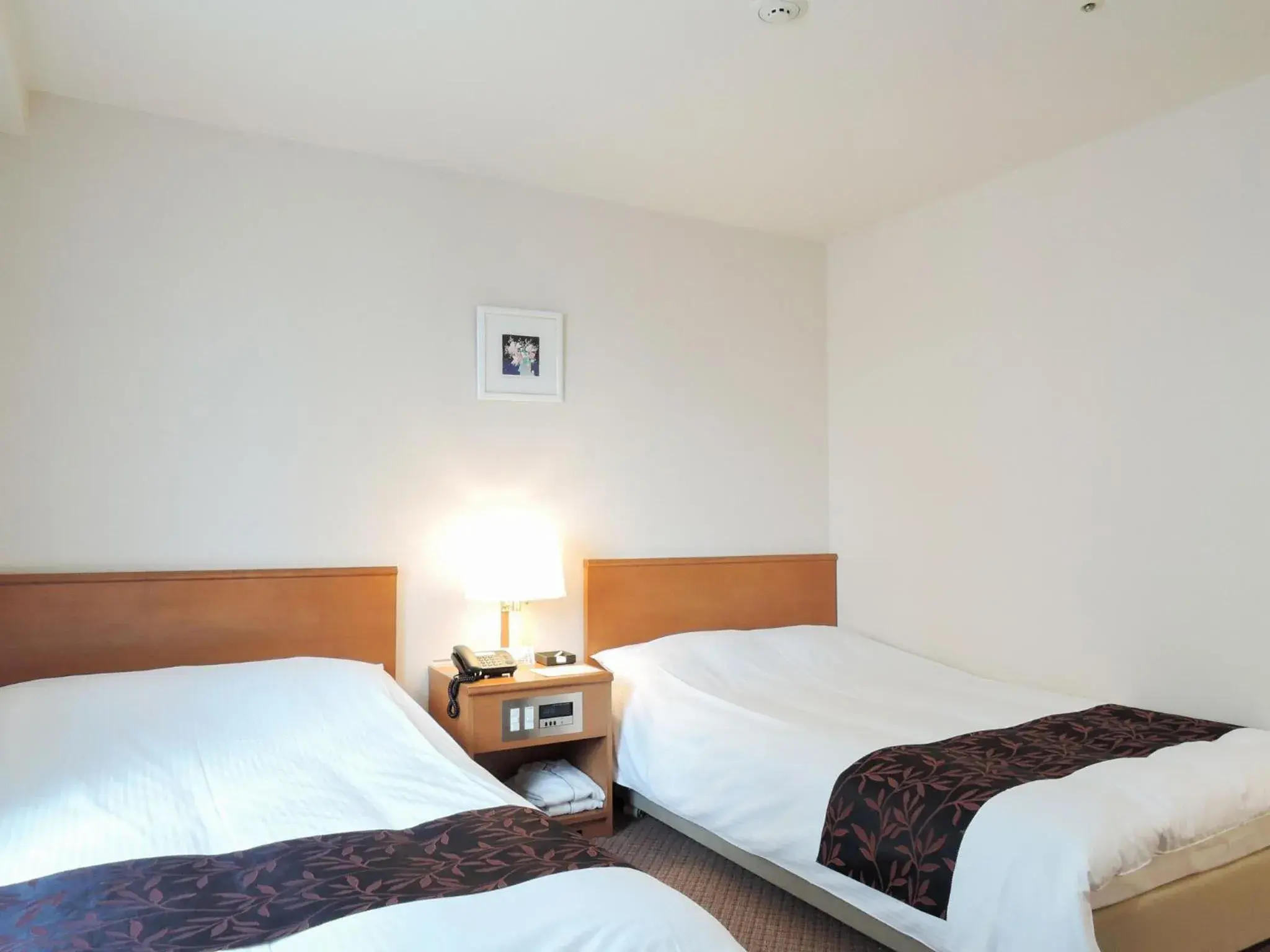 Photo of the whole room, Bed in Kobe City Gardens Hotel