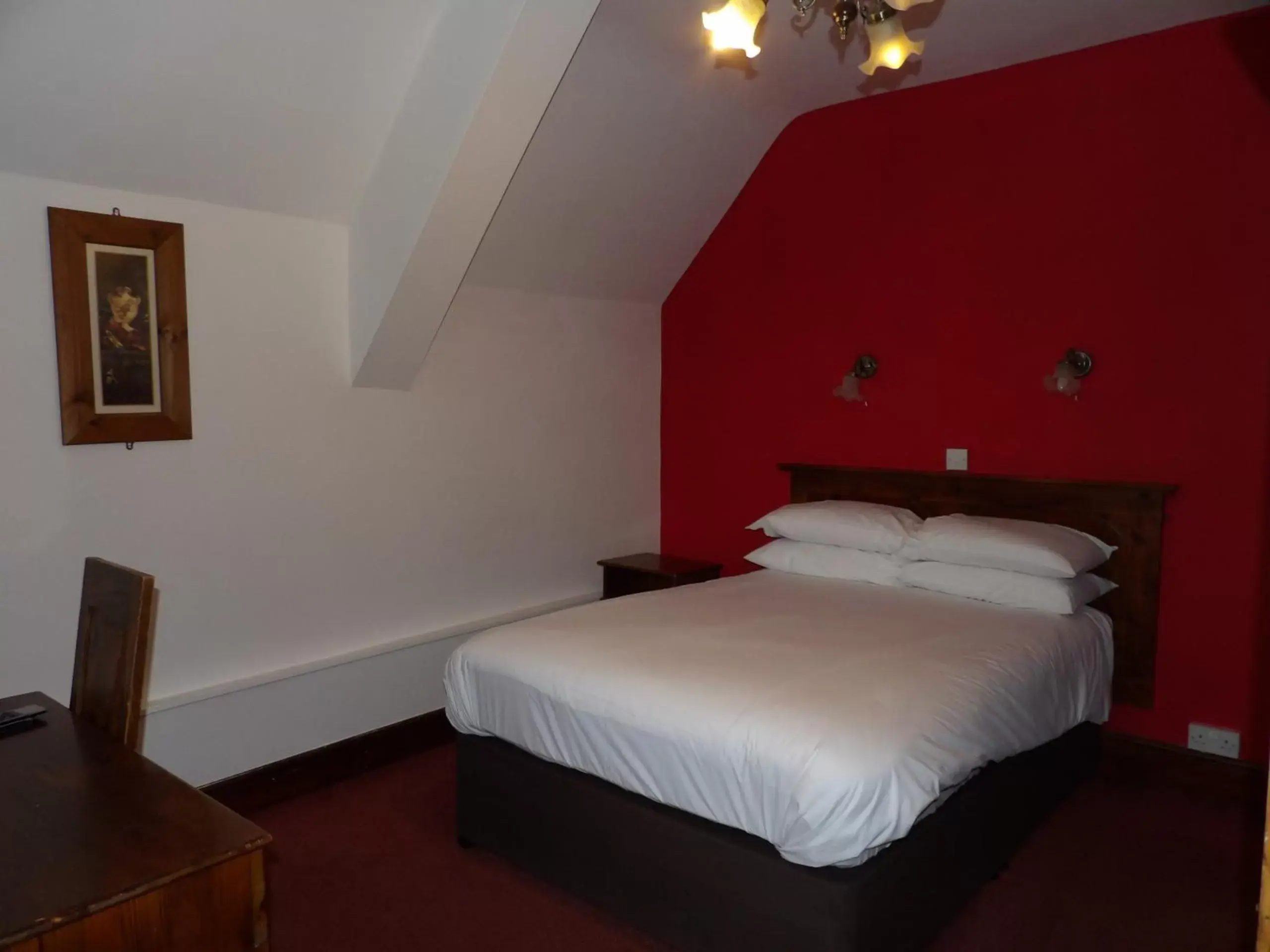 Superior Twin Room in The Bull Hotel