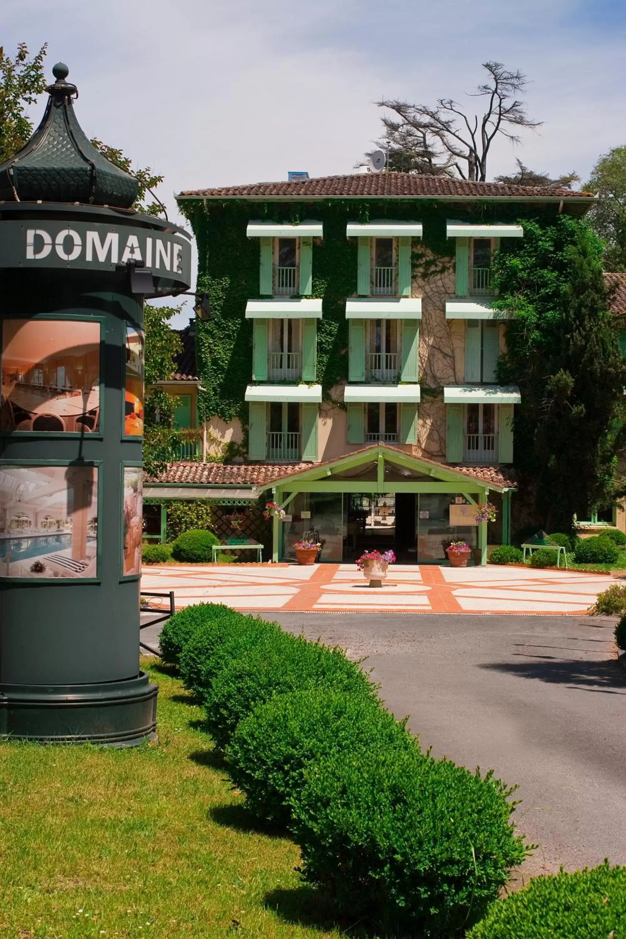 Facade/entrance, Property Building in Logis Domaine de Fompeyre